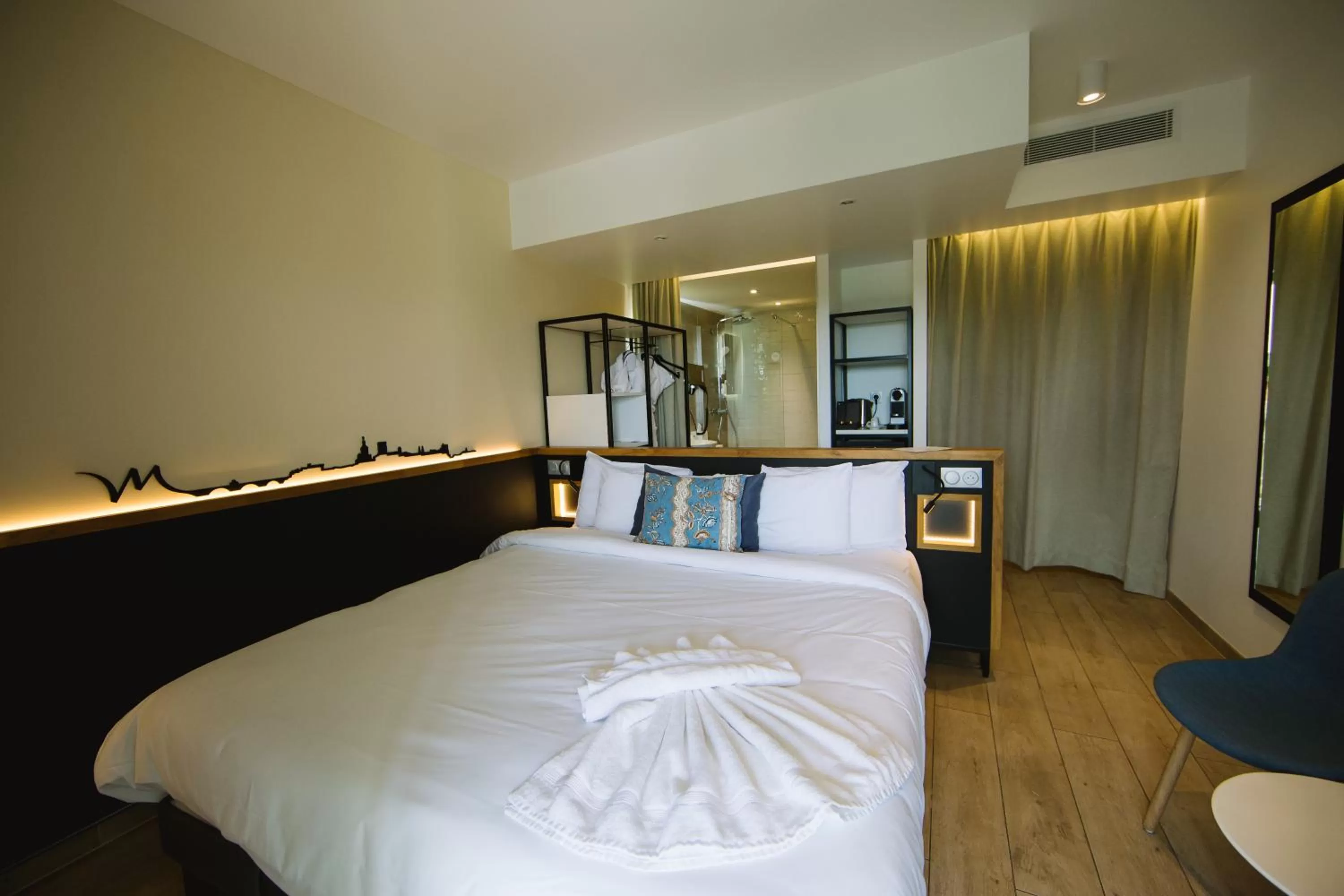 Bedroom, Bed in Mercure Avignon TGV Hotel & Spa