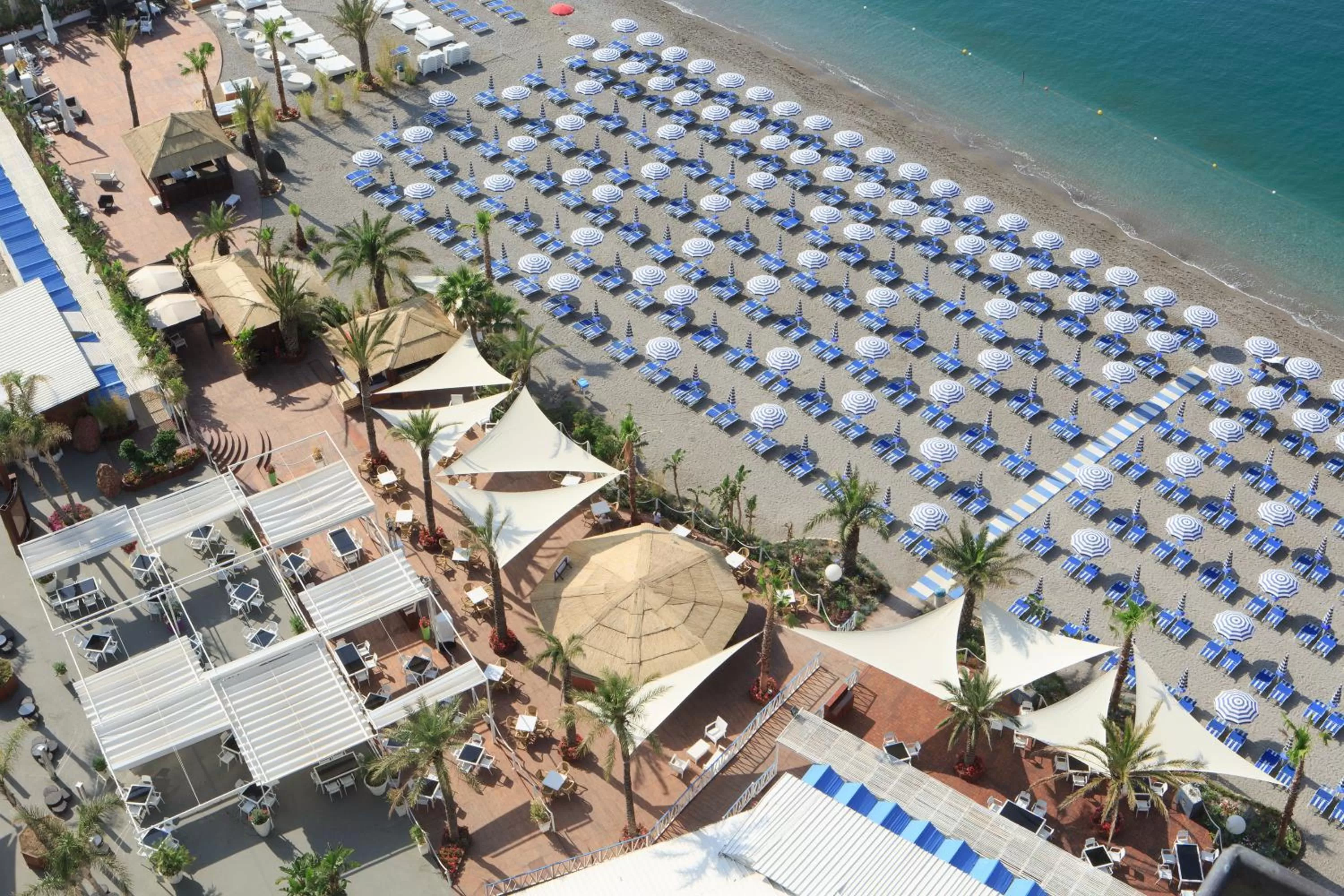 Restaurant/places to eat in Lloyd's Baia Hotel