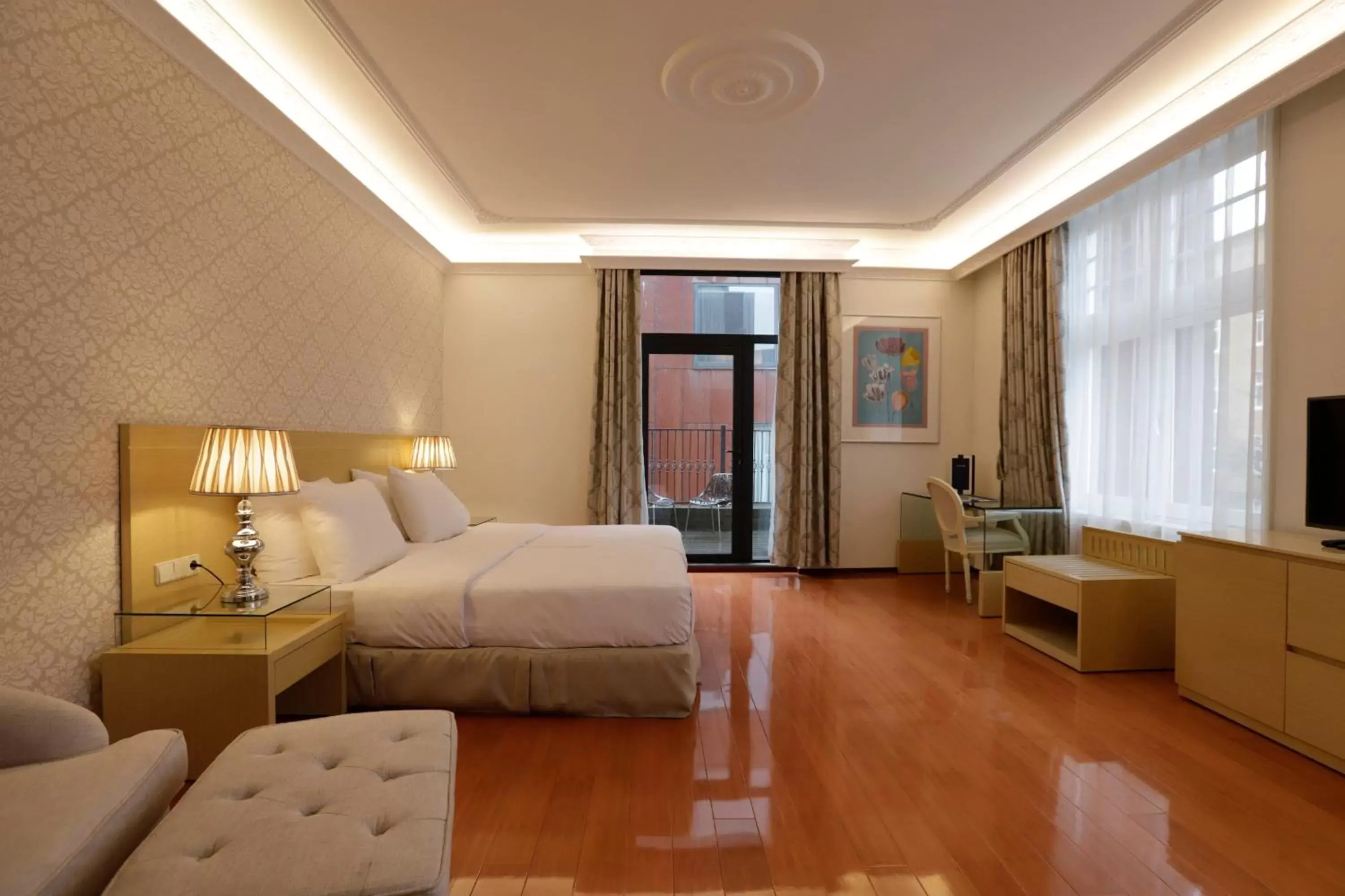 Deluxe Twin Room with Balcony in Chasse Hotel Deluxe Twin Room with Balcony in Chasse Hotel