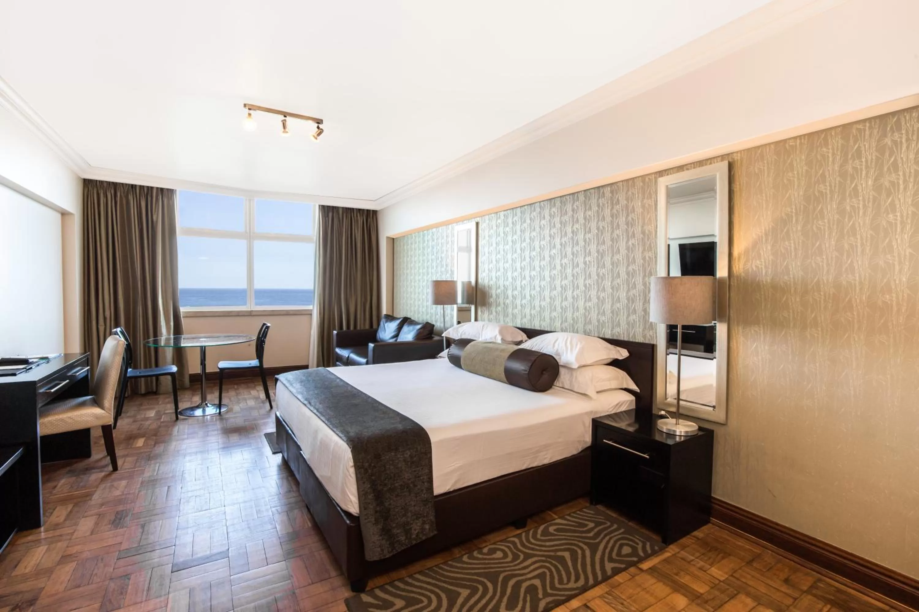 Bedroom, Bed in Belaire Suites Hotel