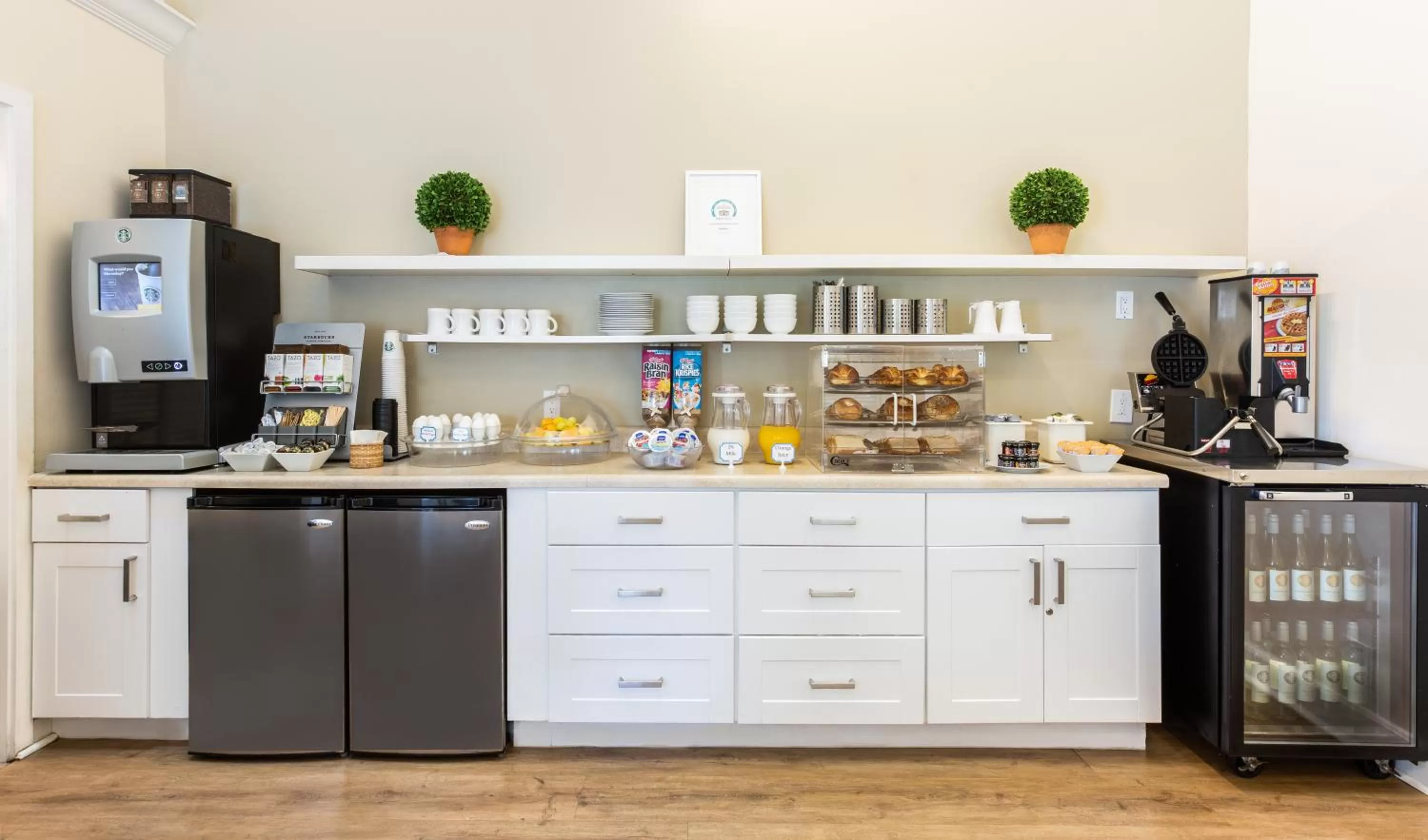 Continental breakfast in Paradise Inn - Adult Exclusive