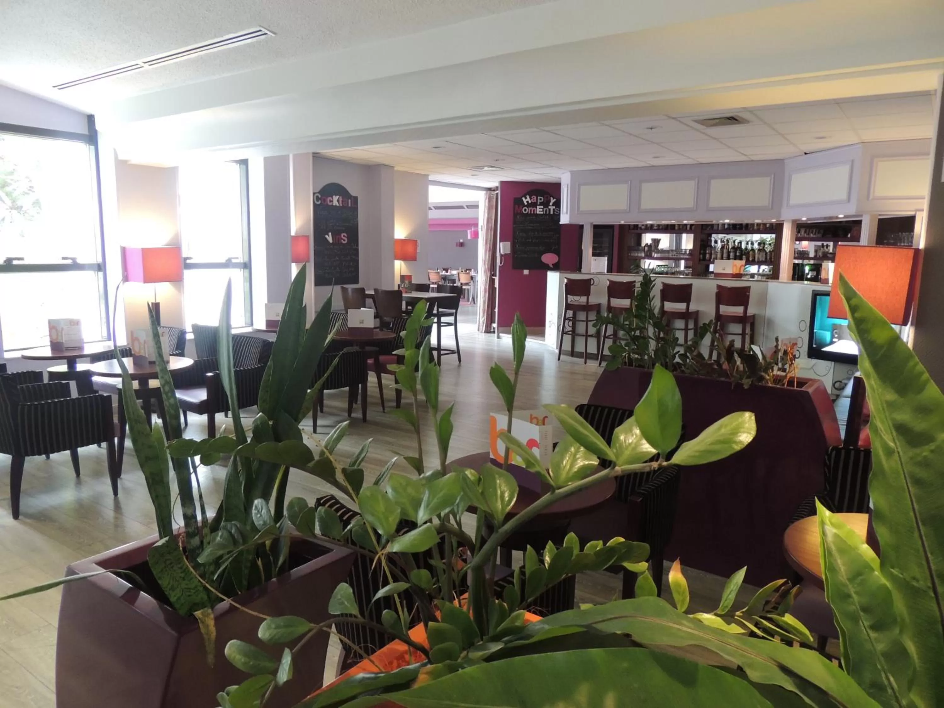 Lounge or bar in ibis Styles Melun