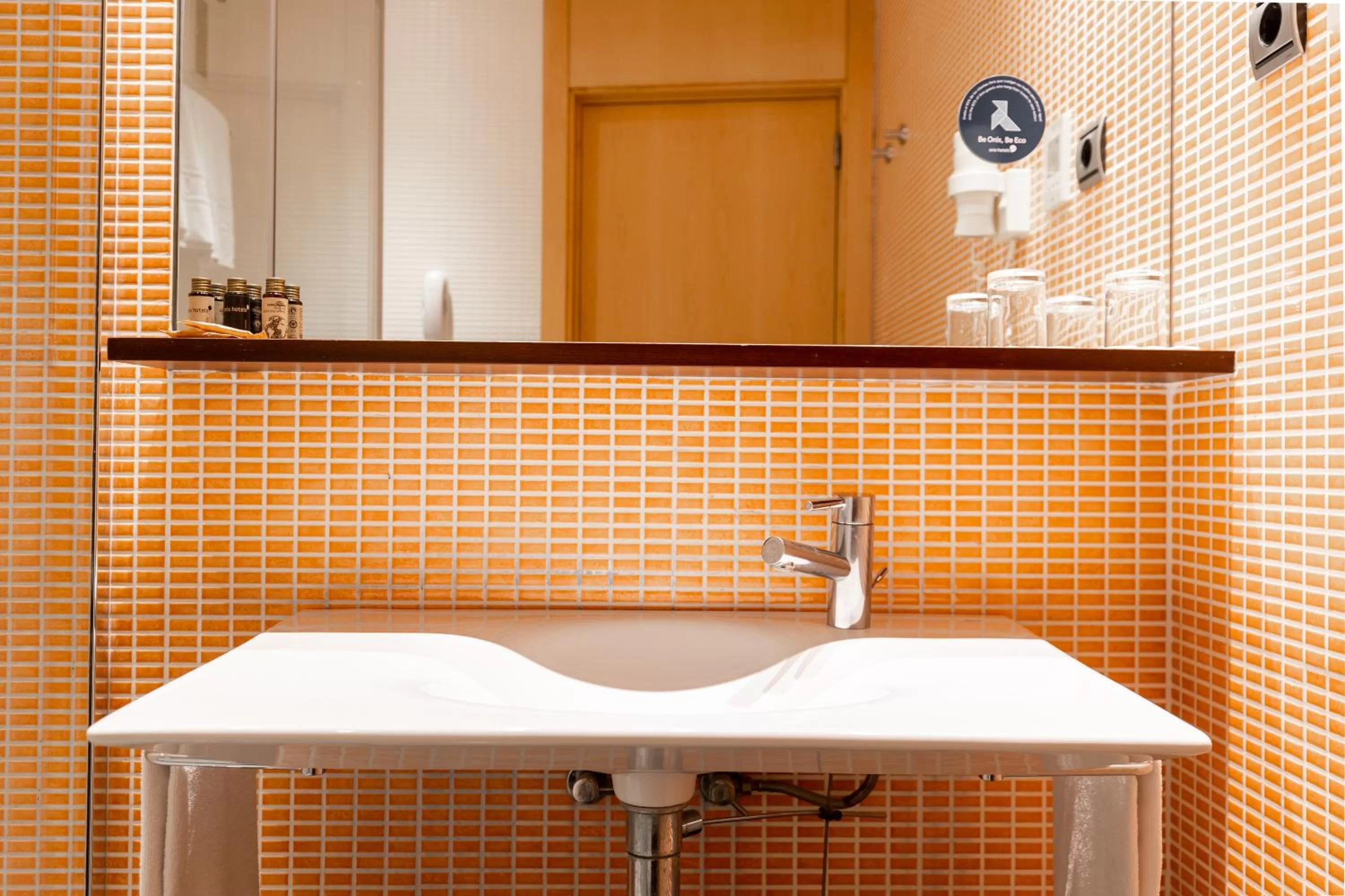 Bathroom in Onix Liceo