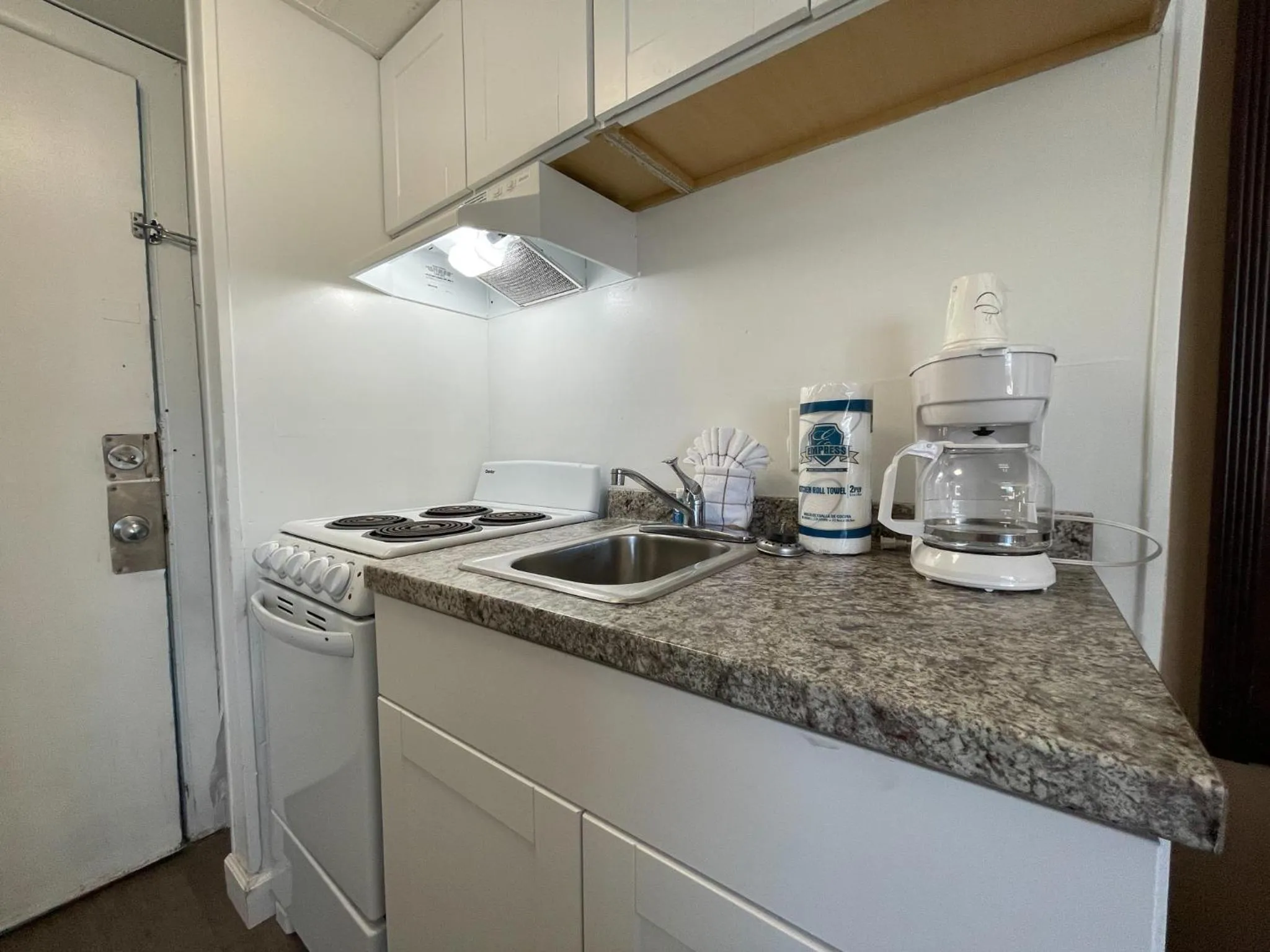 Polynesian Oceanfront Hotel