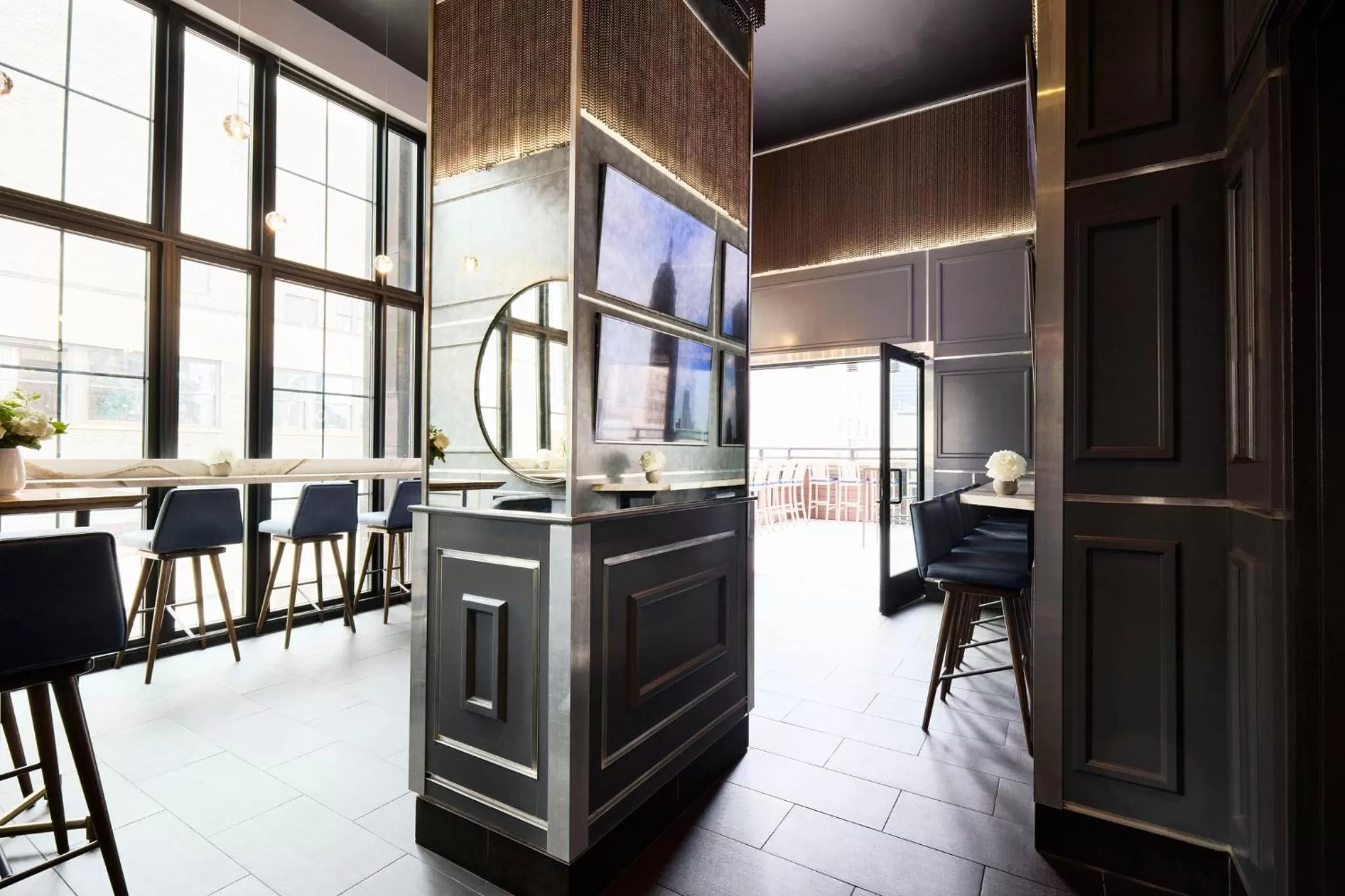 Restaurant/places to eat in Archer Hotel New York