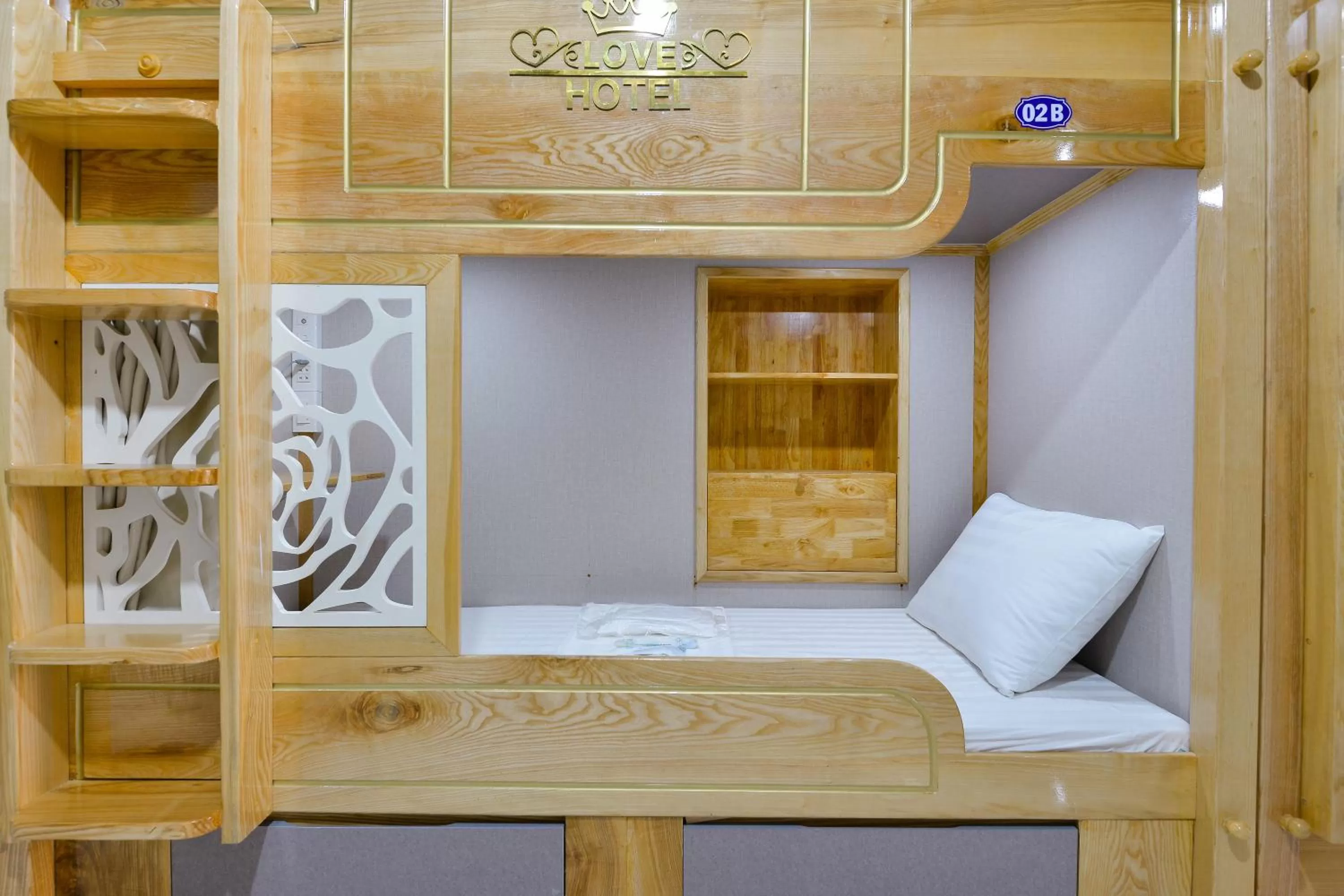 bunk bed in Love Hotel Airport