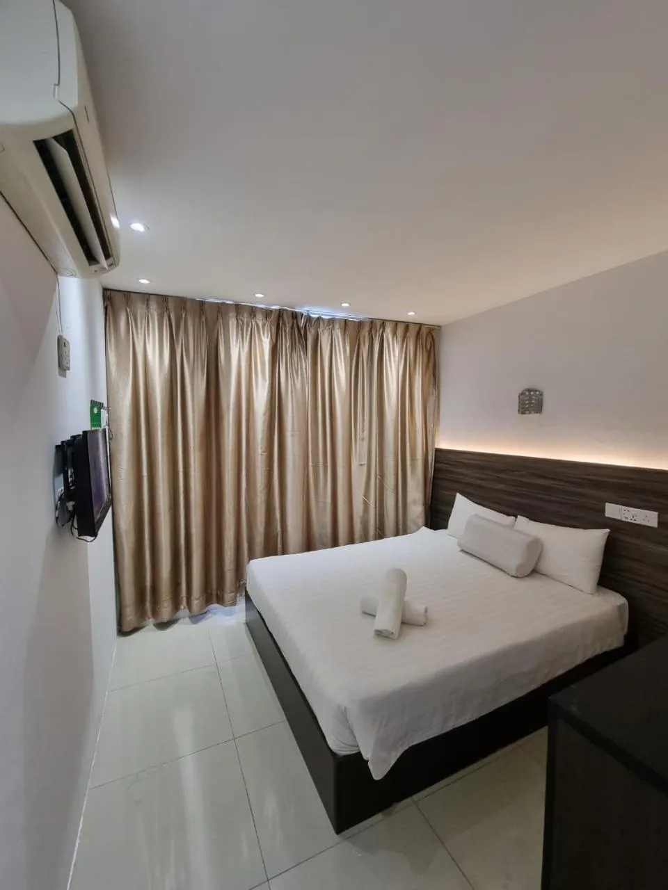 Bed in One Point Hotel