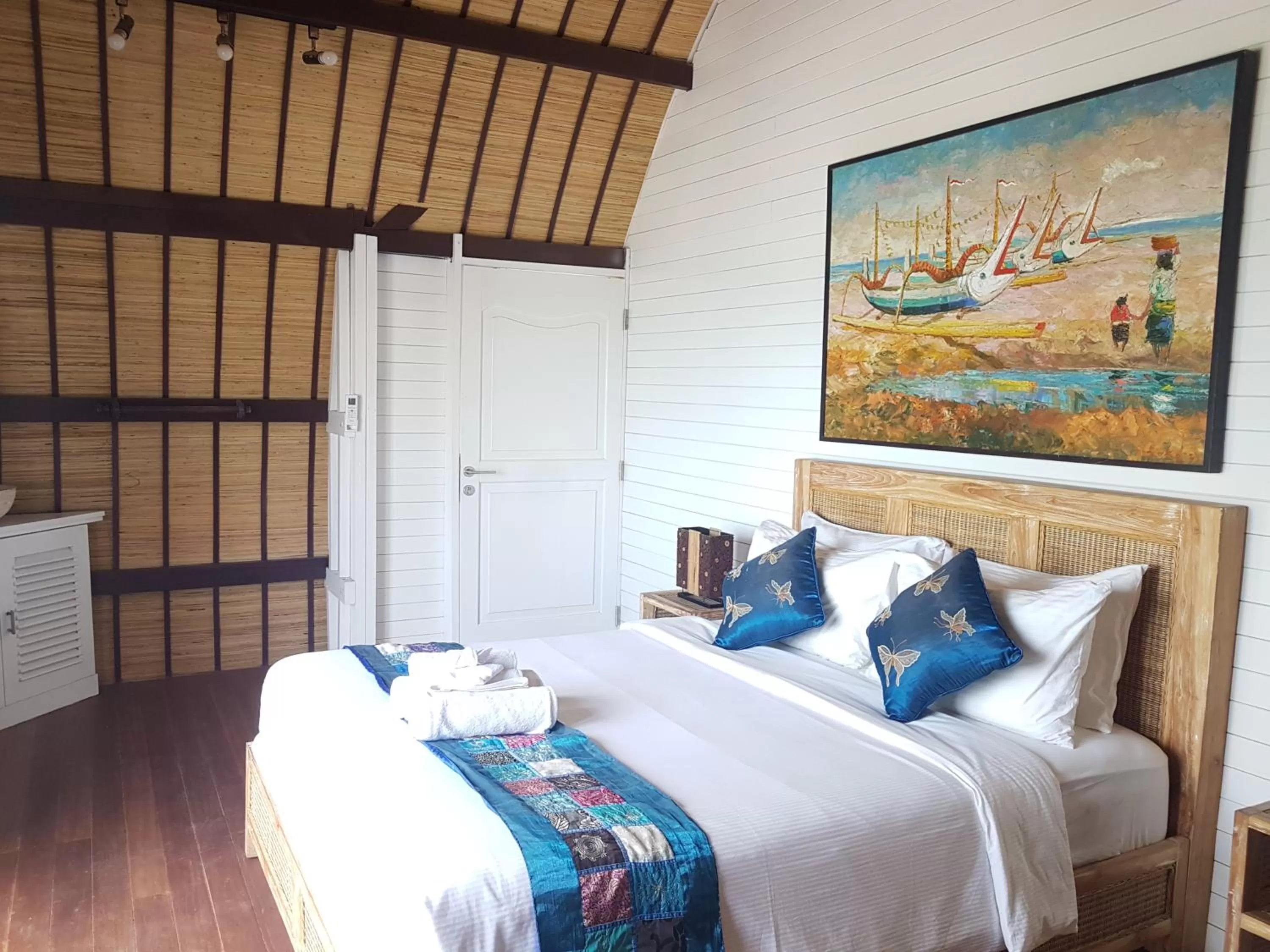 Bed in Gili Meno Mojo Beach Resort