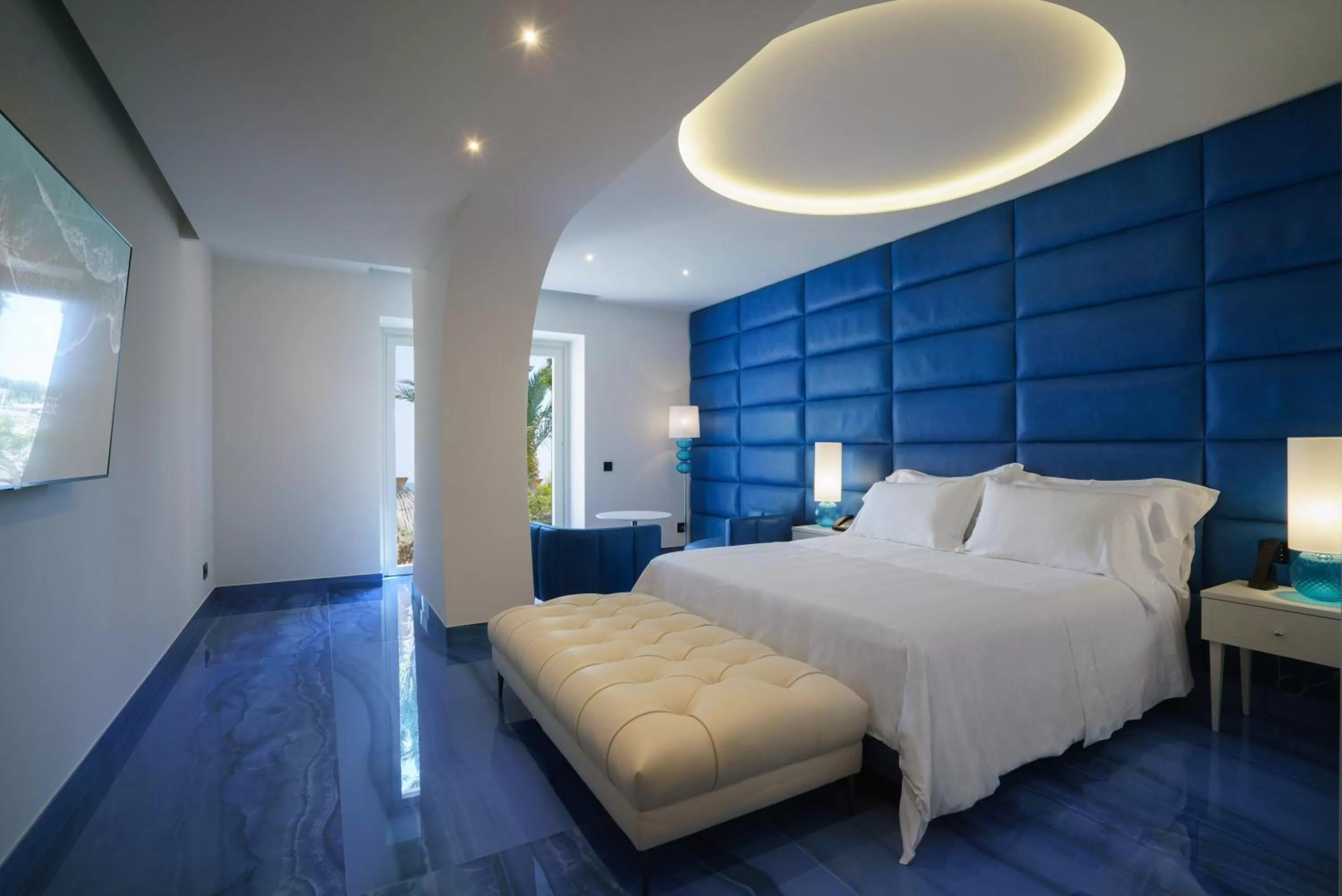 Bed in Grotta Palazzese Beach Hotel