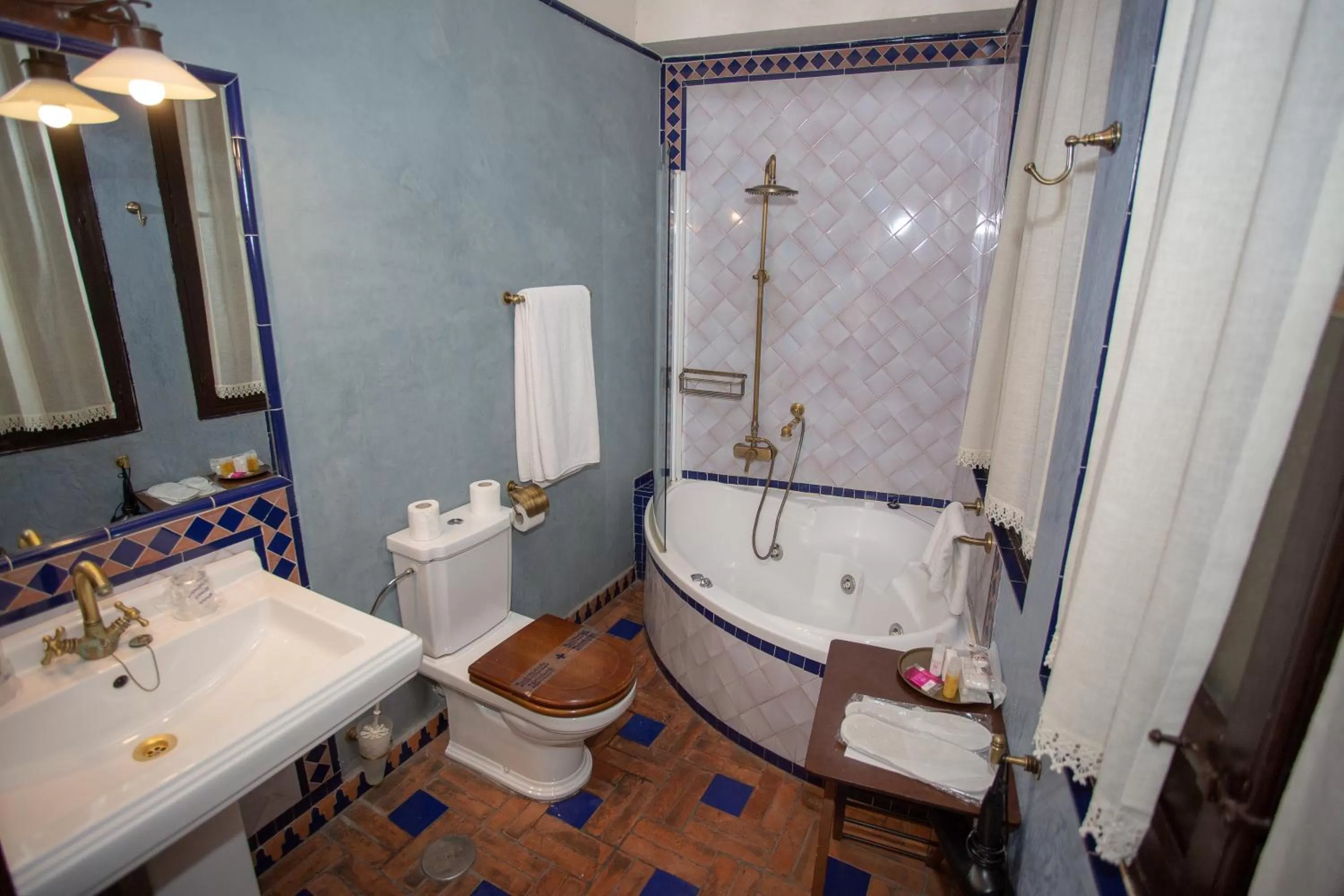 Bathroom in Palacio de Mariana Pineda