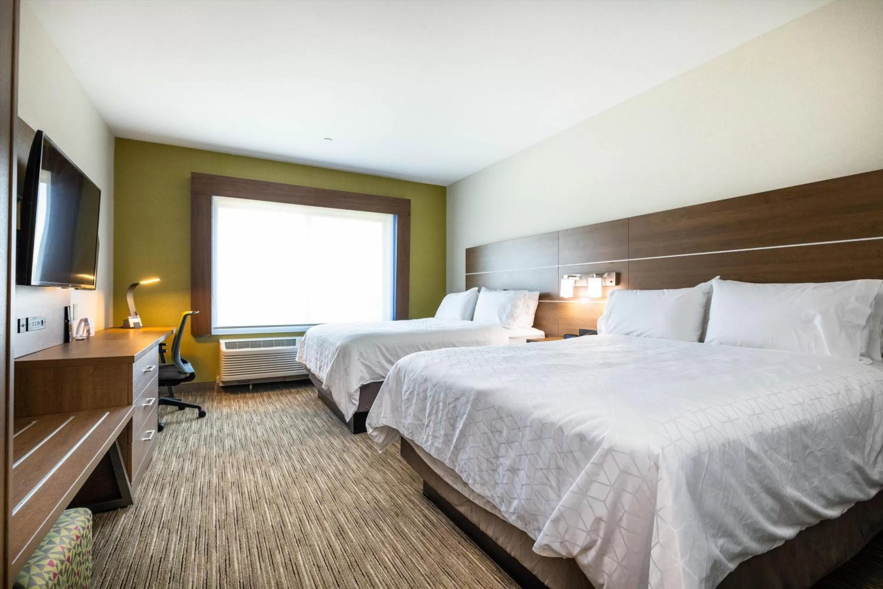 Photo of the whole room, Bed in Holiday Inn Express & Suites - San Jose Silicon Valley by IHG