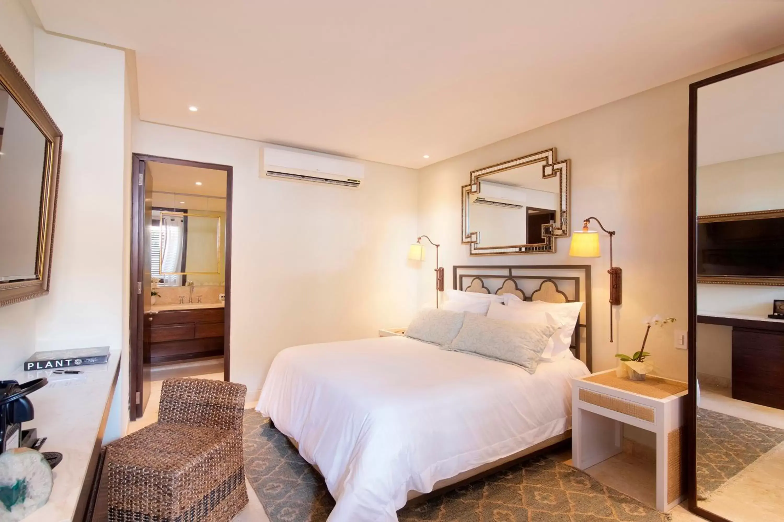 Superior Double Room in Hotel Capellán de Getsemaní Superior Double Room in Hotel Capellán de Getsemaní