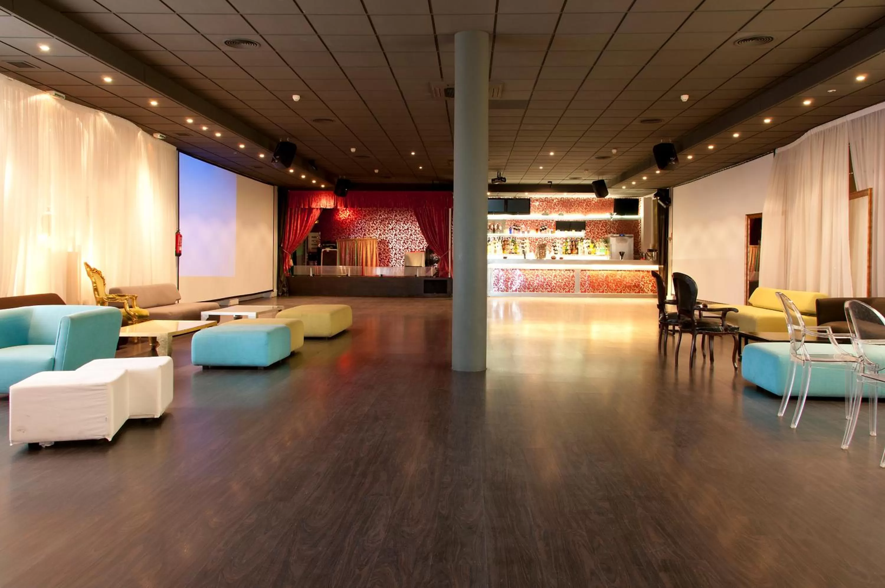 Nightclub / DJ in Hotel Luze El Villa