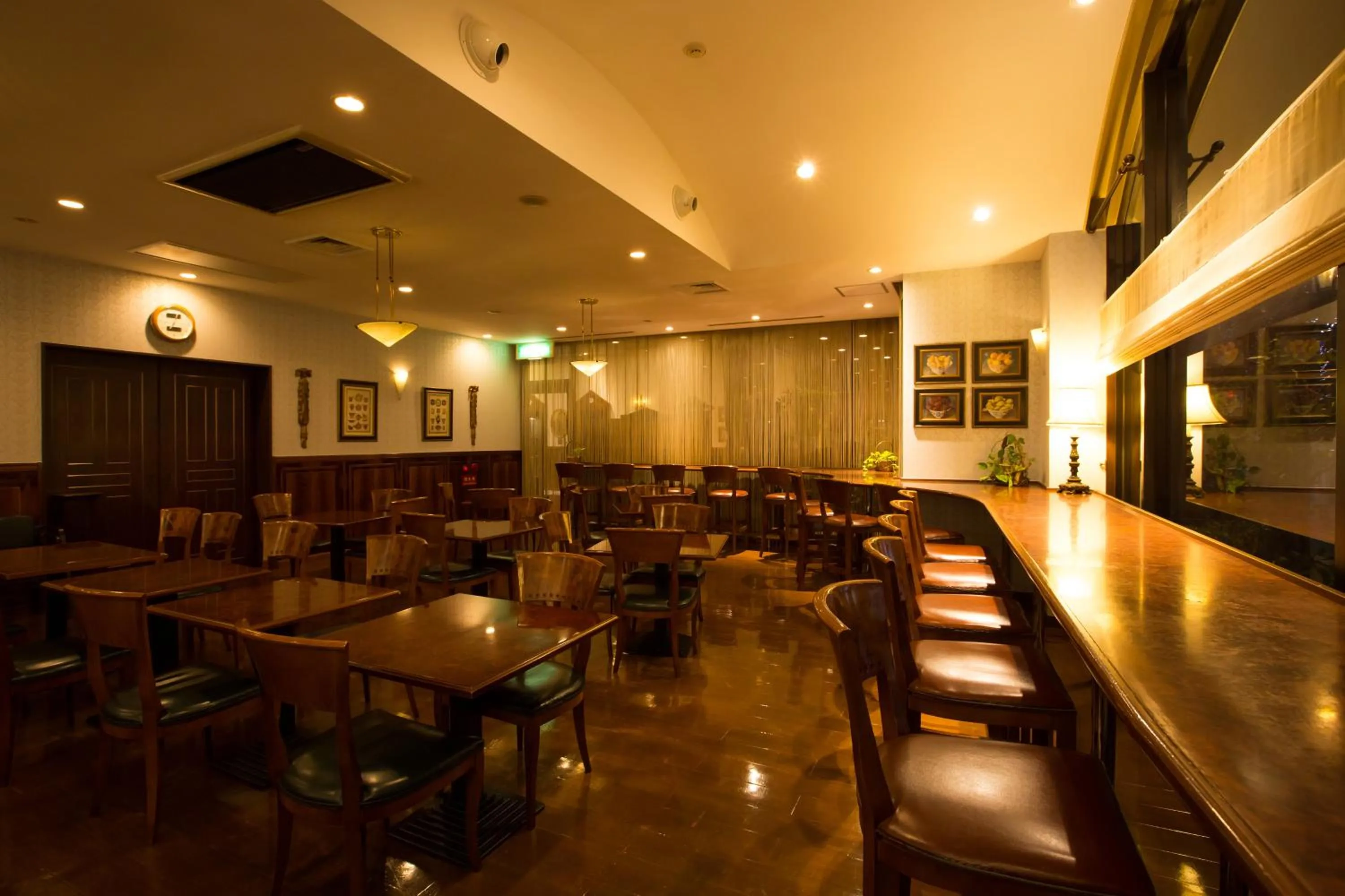 Restaurant/places to eat in Dukes Hotel Hakata