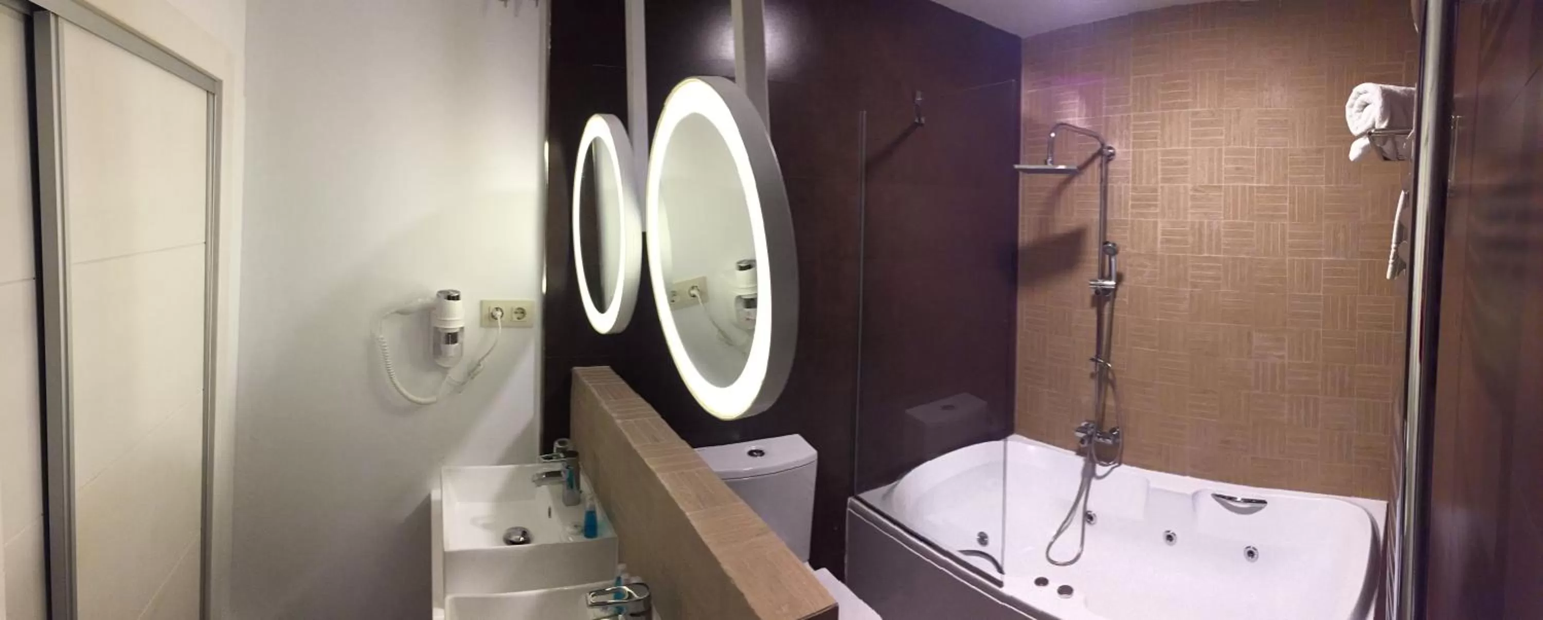 Bathroom in Hotel Resort Cueva del Fraile