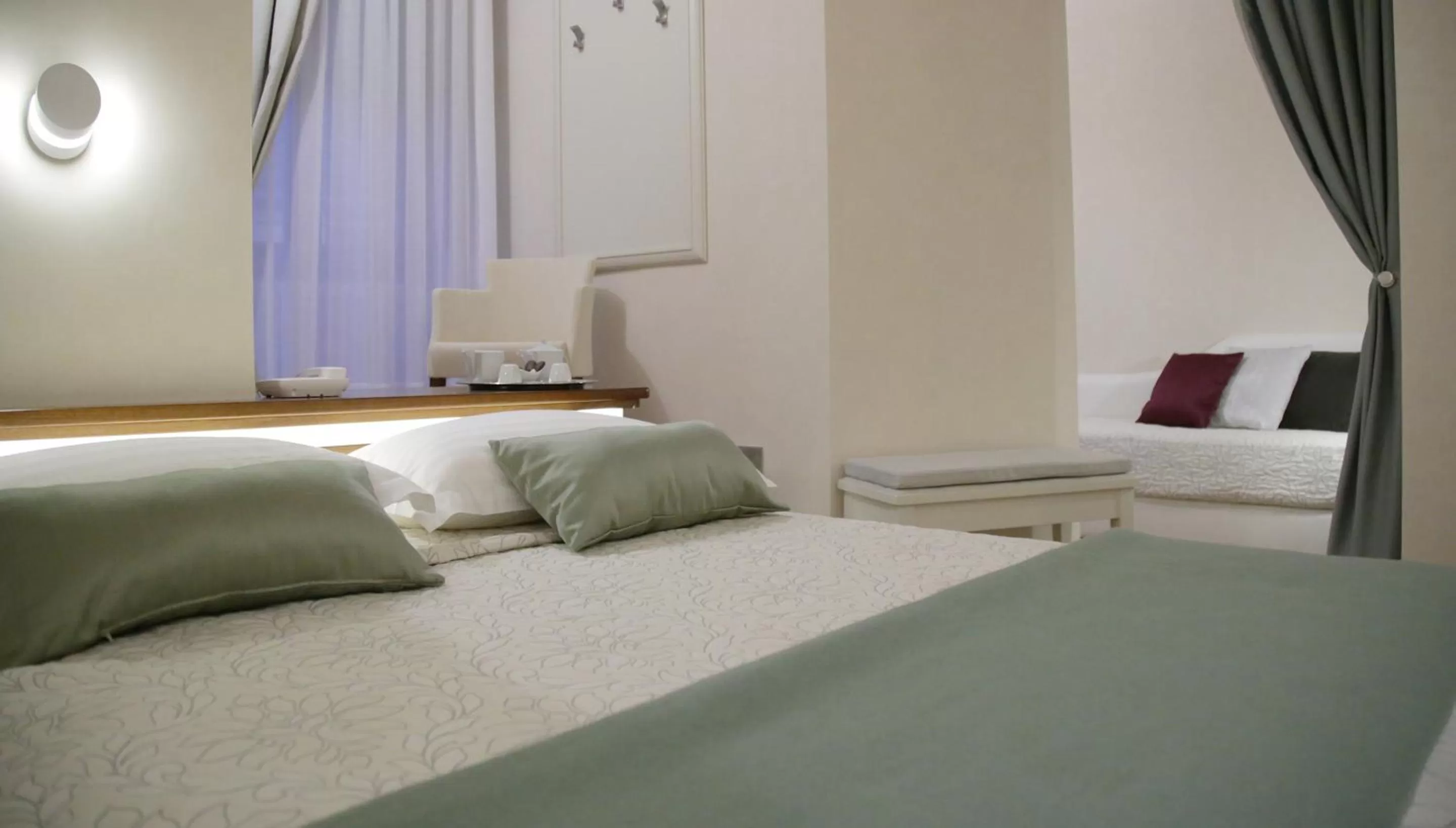 Photo of the whole room, Bed in Hotel Renaissance