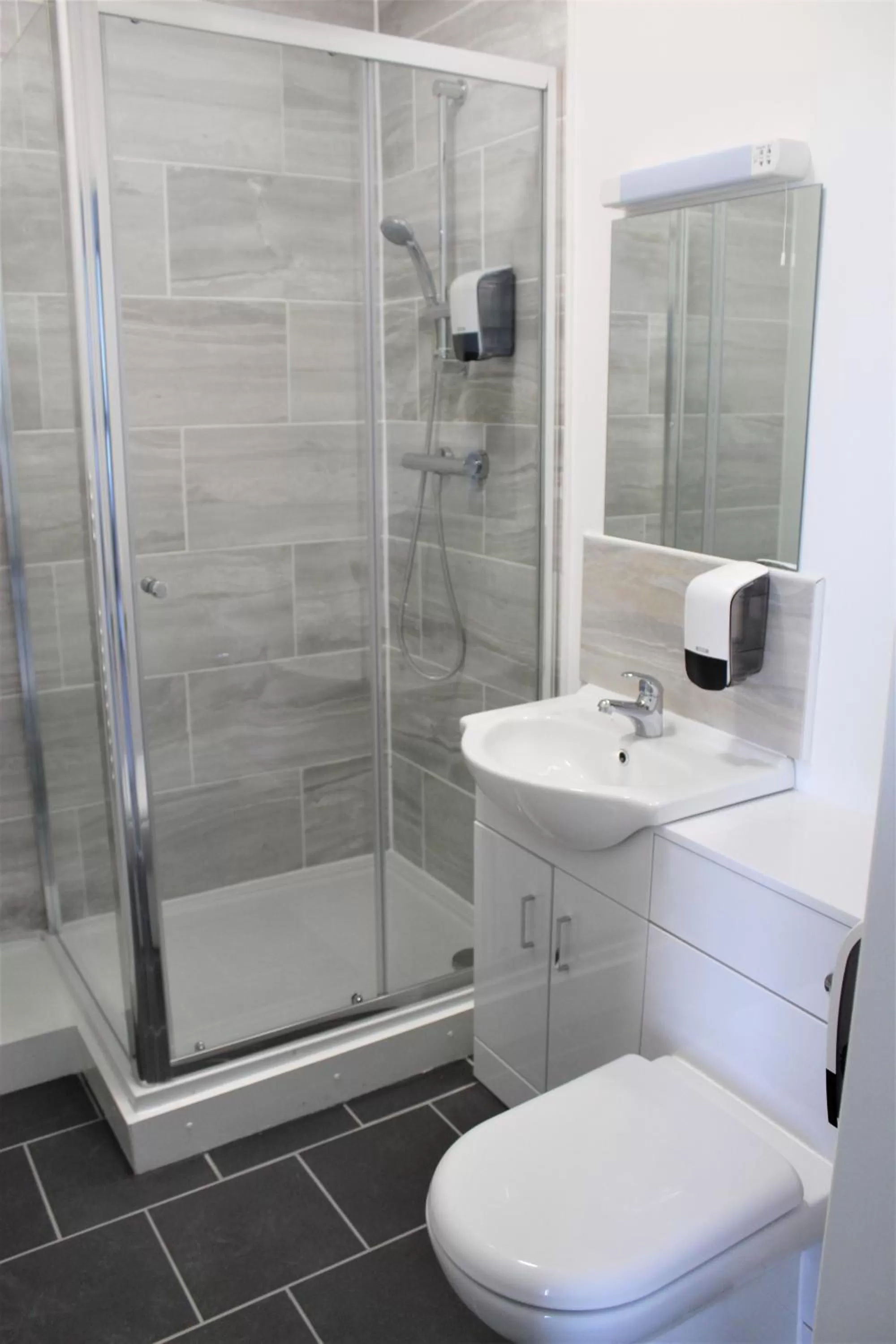 Bathroom in Park Hotel & Apartments