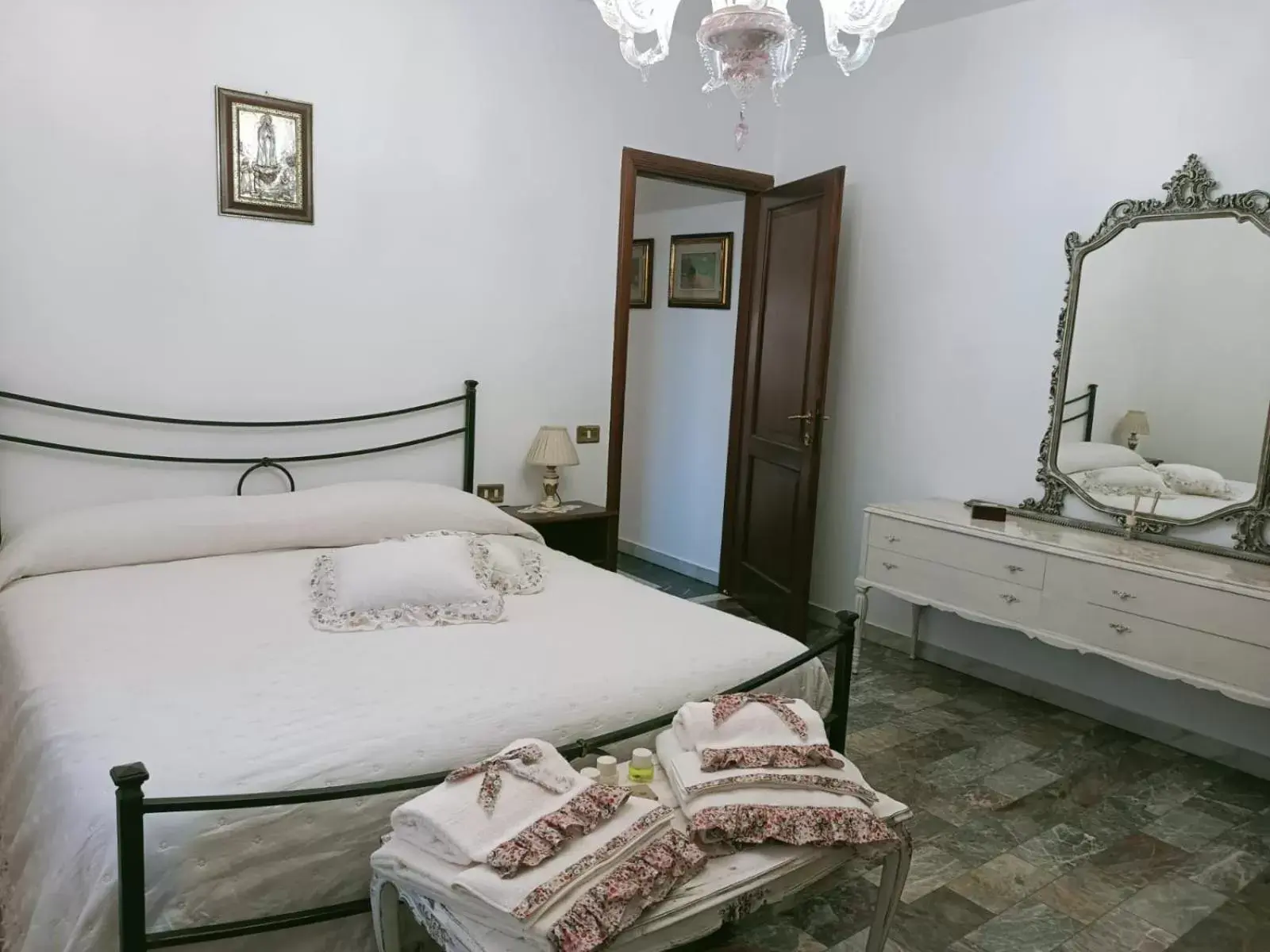 Double Room - Disability Access in Pirro & Sharon House Double Room - Disability Access in Pirro & Sharon House