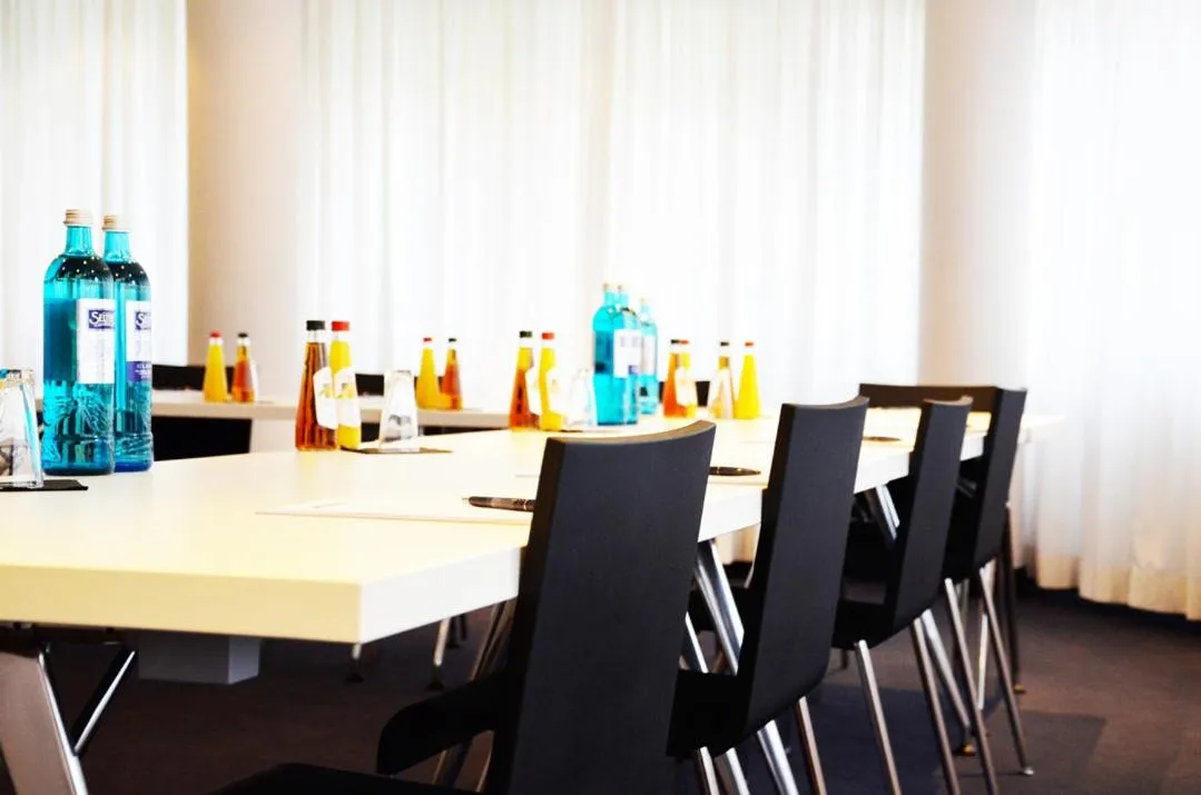 Food and drinks in Bristol Hotel - Frankfurt City Centre - Central