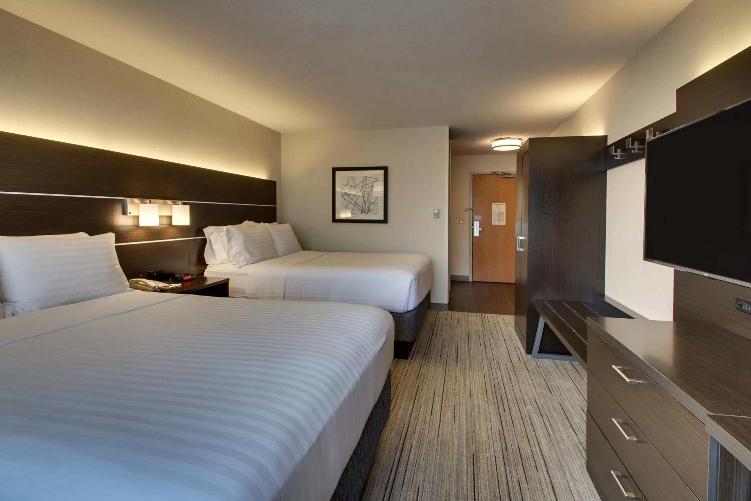 Photo of the whole room, Bed in Holiday Inn Express Hotel & Suites Morris by IHG