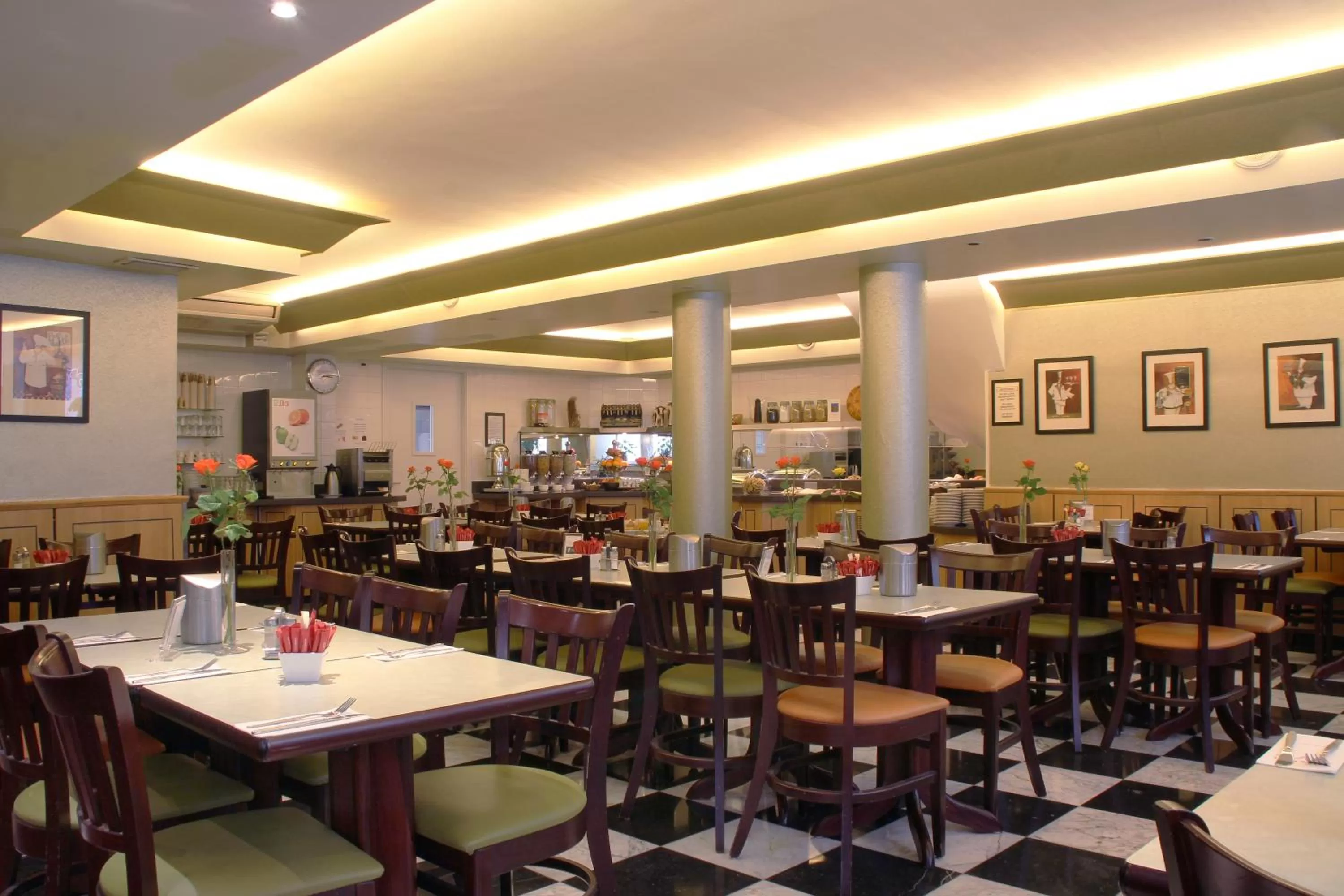 Restaurant/places to eat in Avenue Hotel
