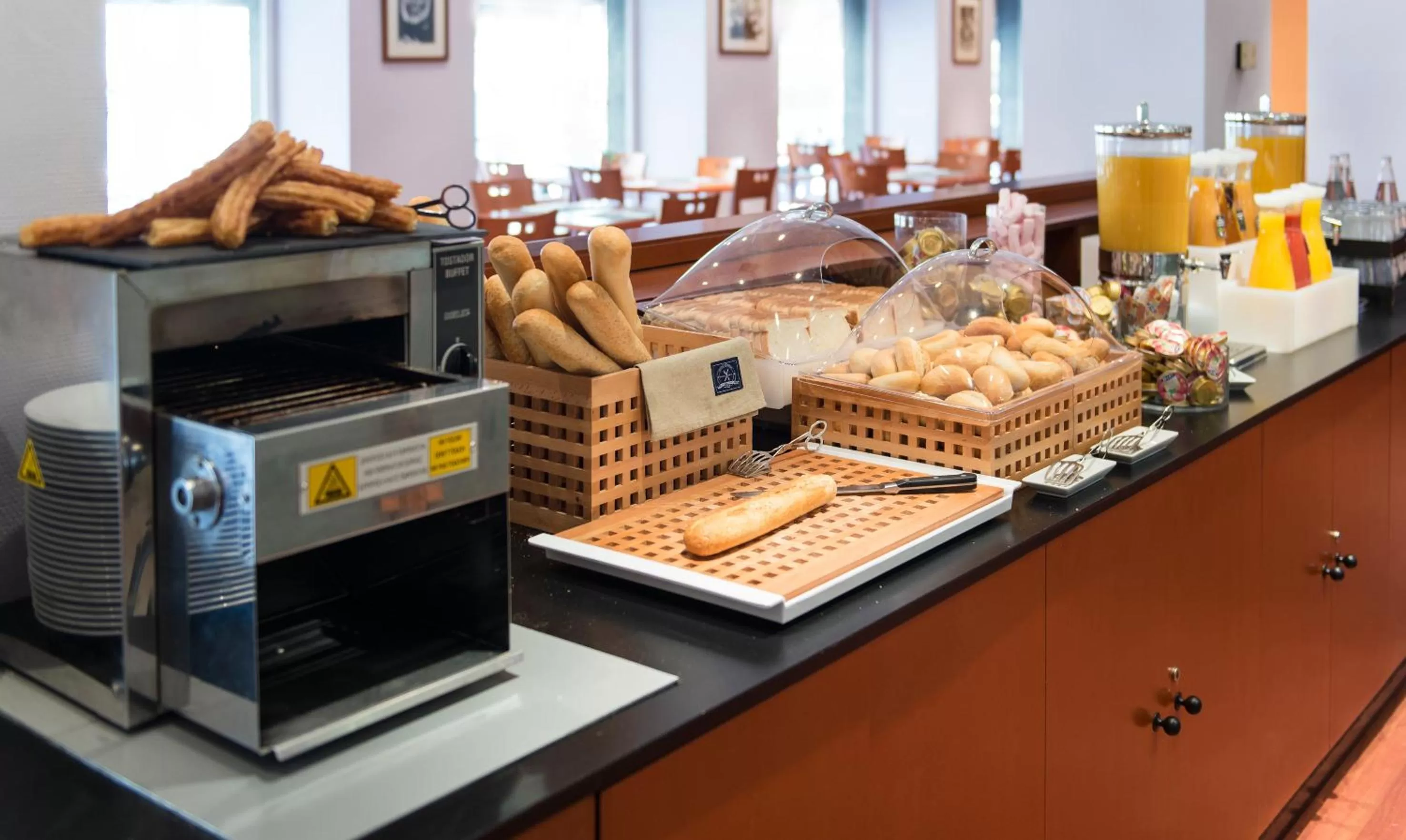 Food and drinks in Hotel Madrid Gran Via 25, Affiliated by Meliá