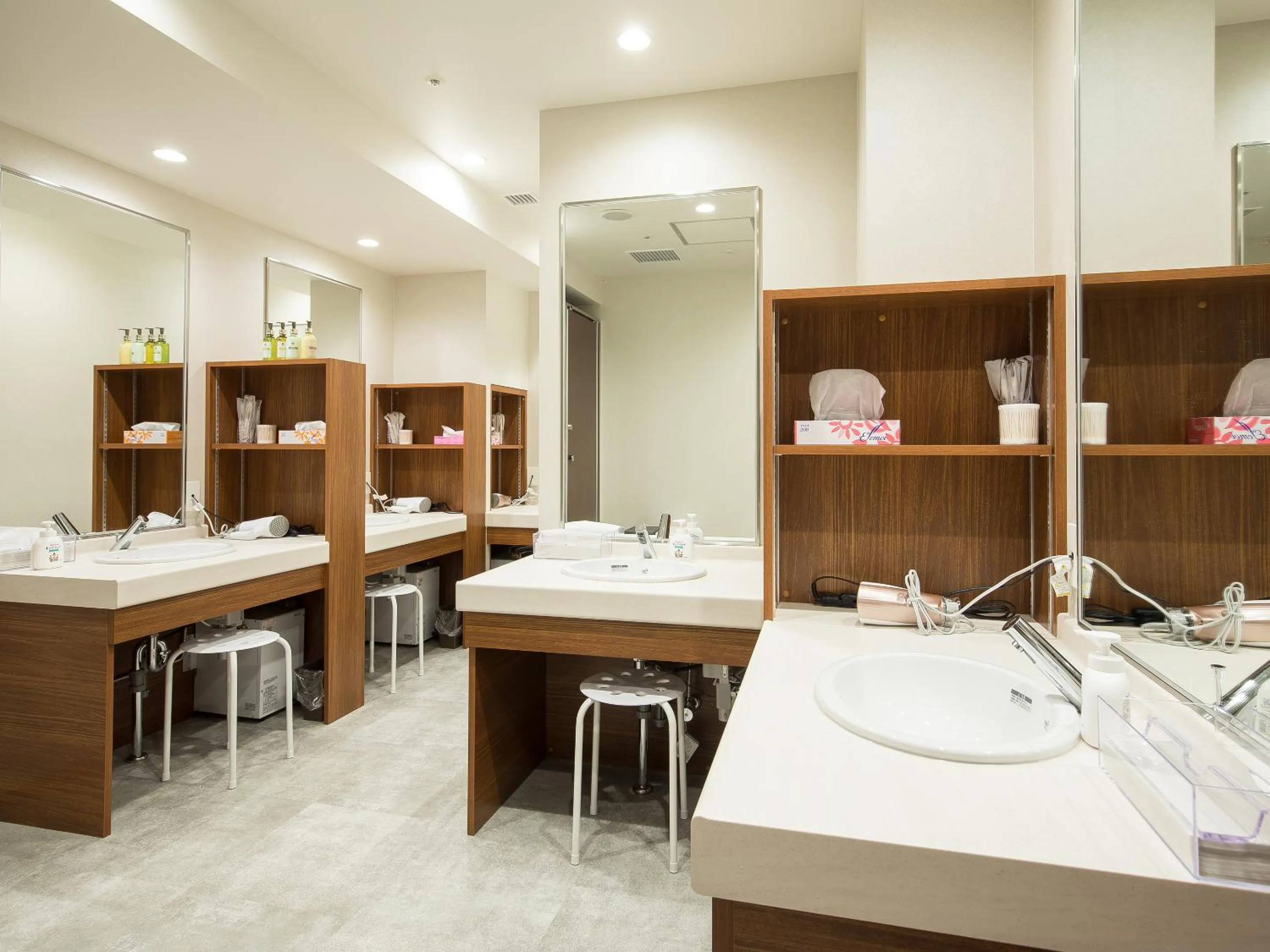 Public Bath in Gardens Cabin