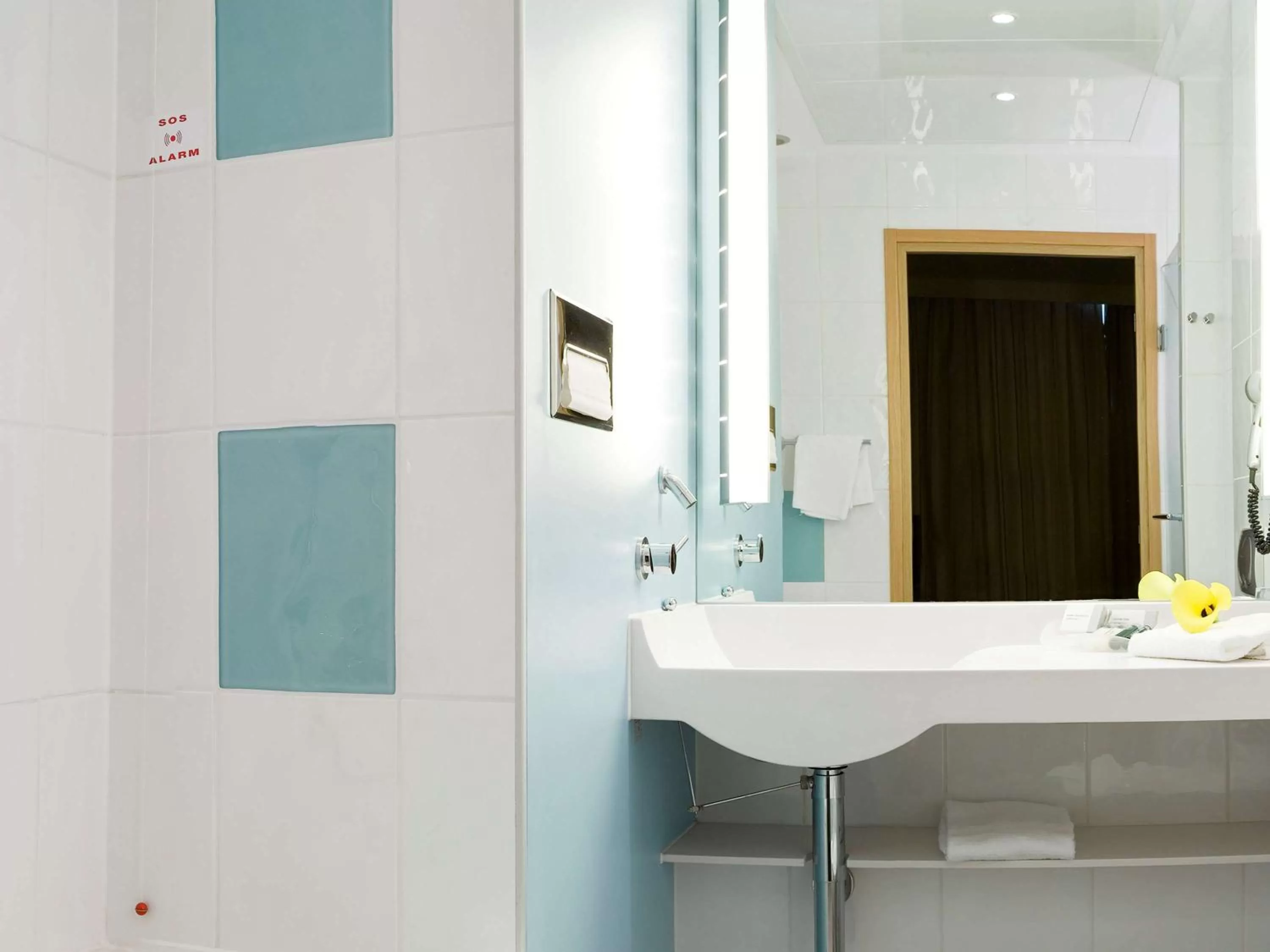 Superior Room with One Double and One Sofa Bed in Novotel Milano Malpensa Aeroporto