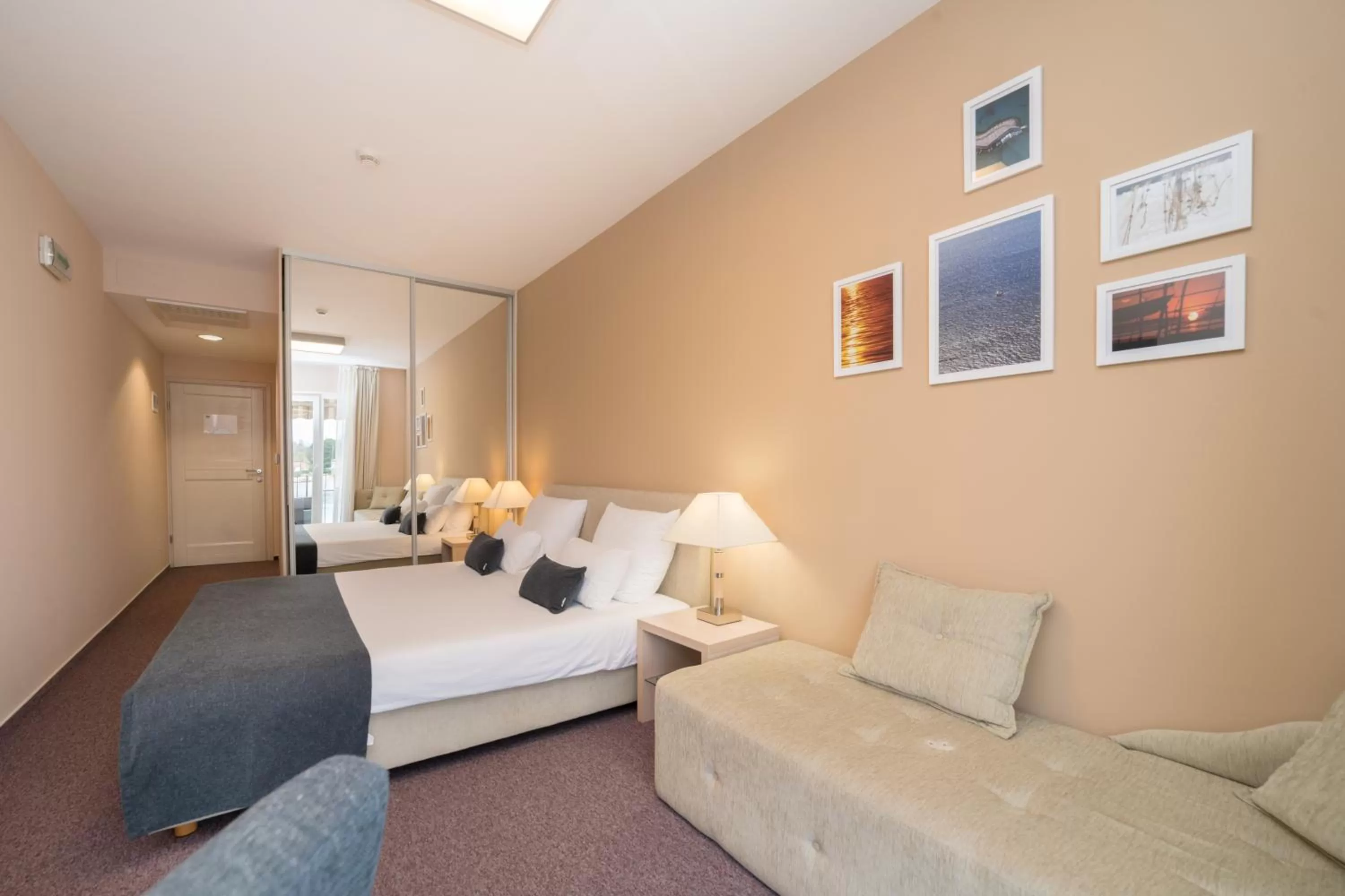 View (from property/room), Bed in Hotel Zlatna Vala