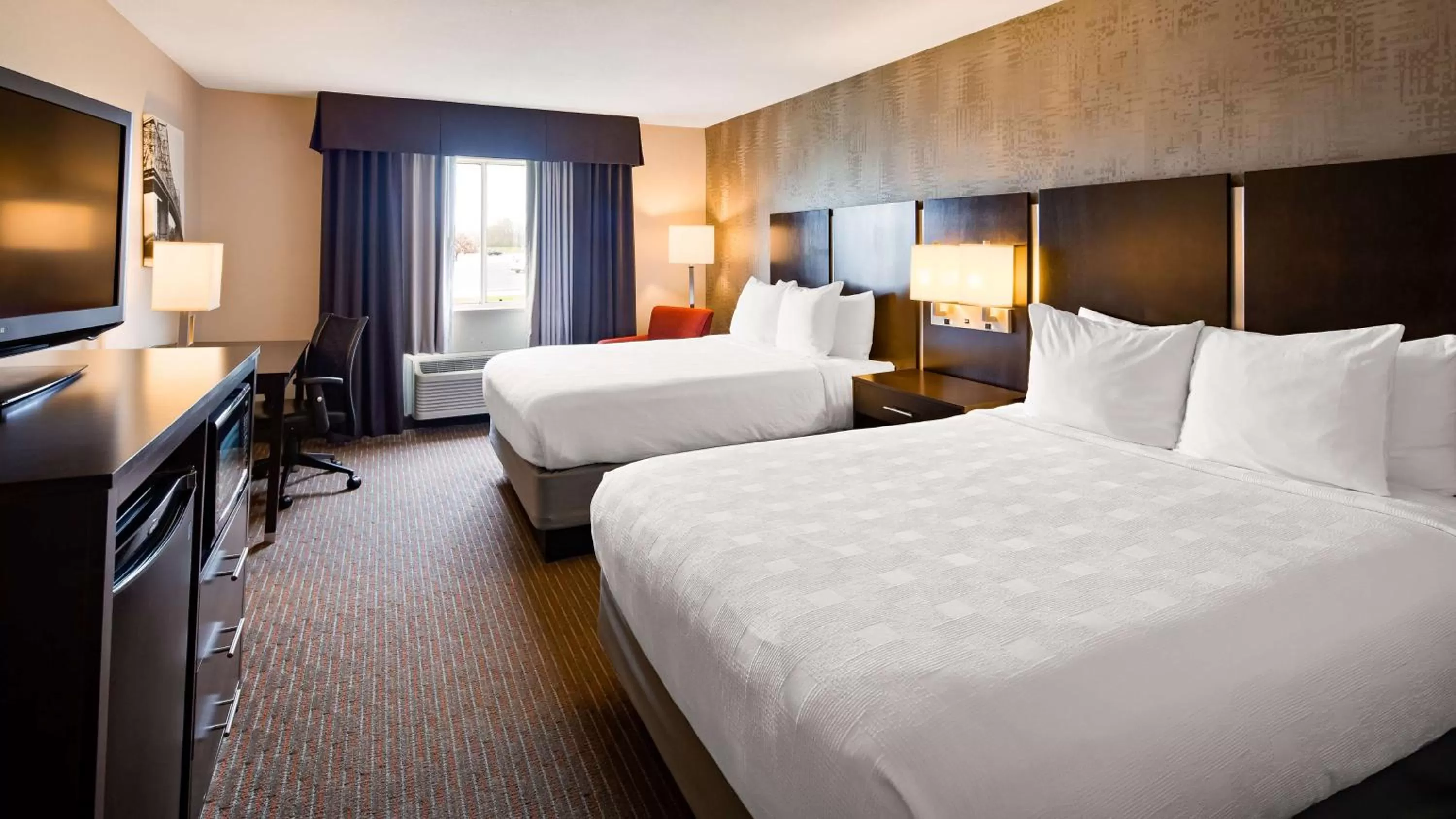 Photo of the whole room, Bed in Best Western Muscatine - Pearl City Hotel