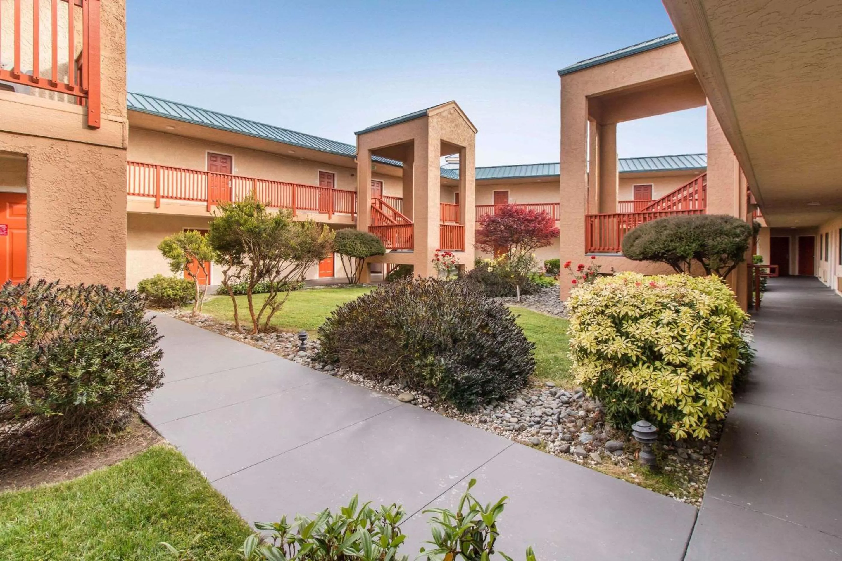 Property building in Quality Inn & Suites Crescent City Redwood Coast