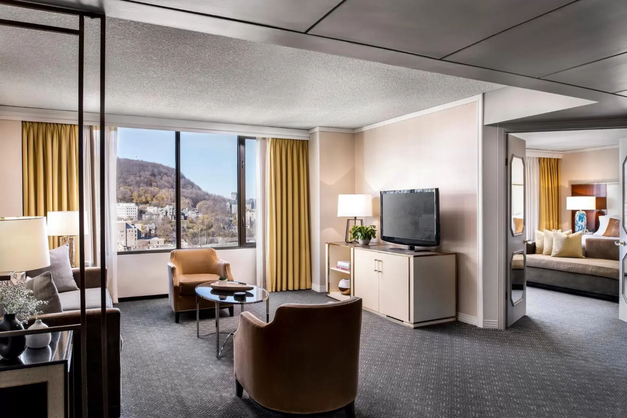 Omni Suite – 1 King bed with Sofabed in Omni Mont-Royal Hotel Omni Suite – 1 King bed with Sofabed in Omni Mont-Royal Hotel