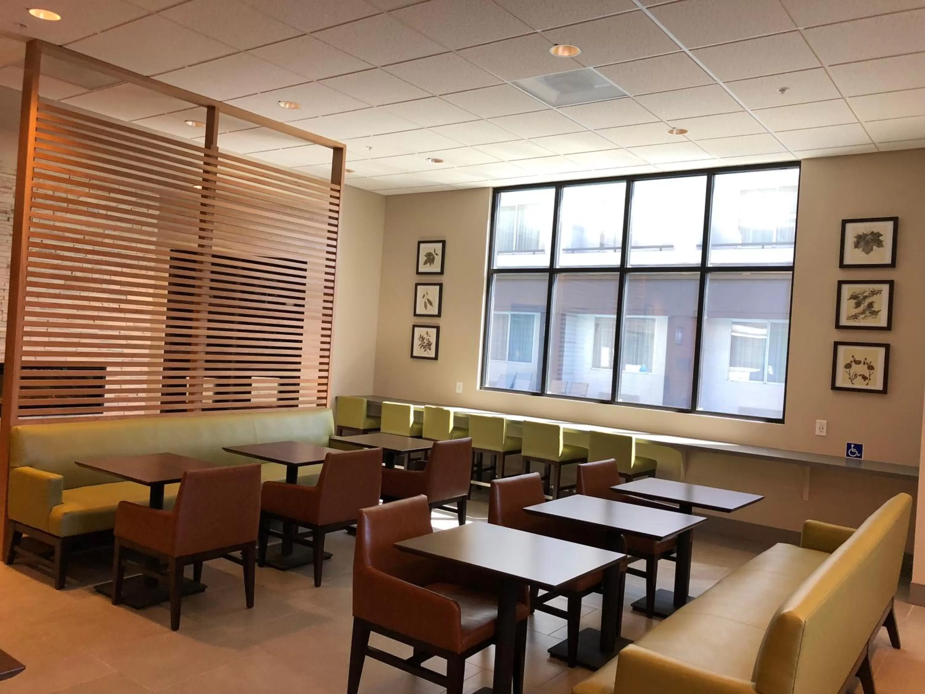 Breakfast in Country Inn & Suites by Radisson, San Jose International Airport, CA