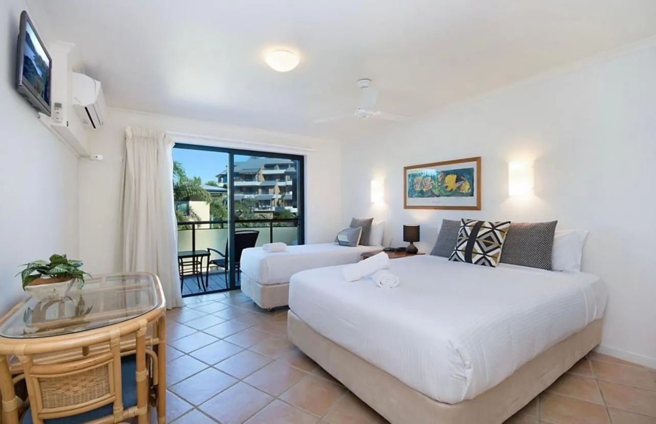 Photo of the whole room, Bed in The Cove Yamba
