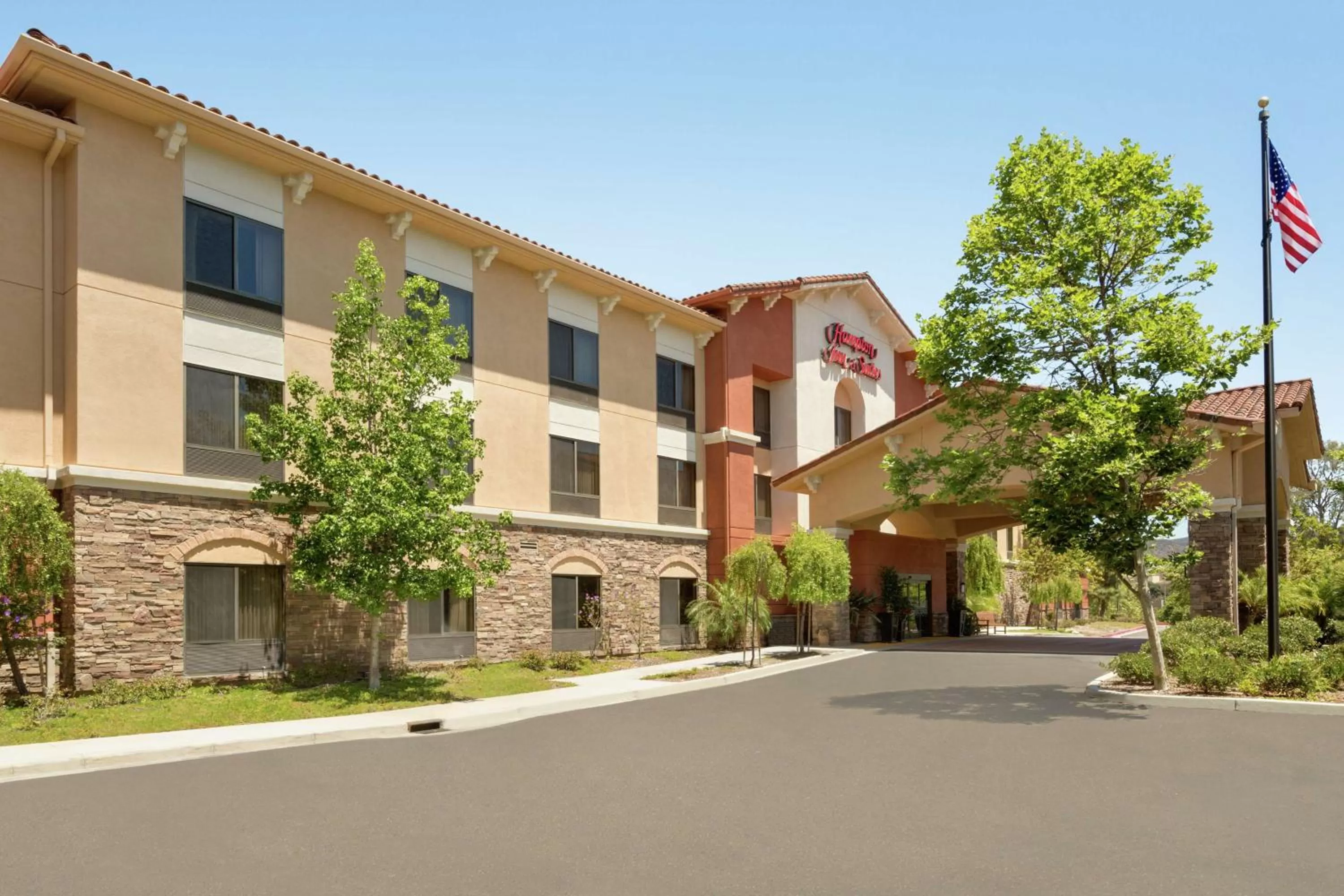 Property building in Hampton Inn & Suites Thousand Oaks