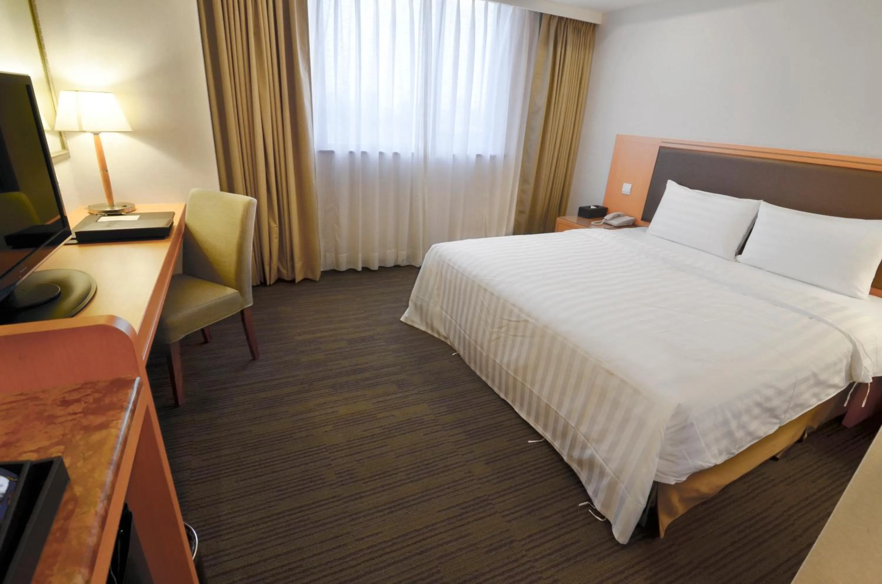 Photo of the whole room, Bed in Fuward Hotel Tainan