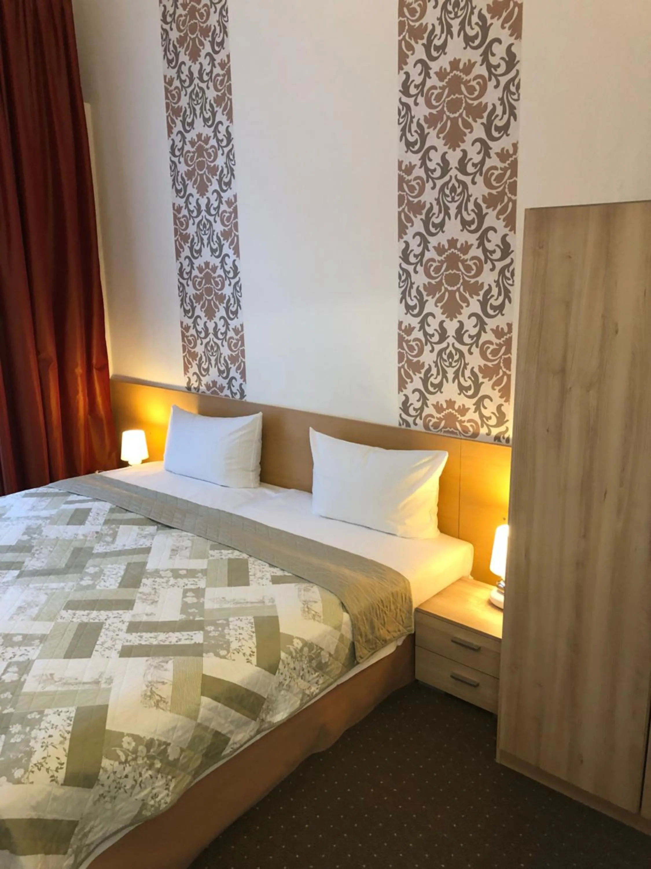 Photo of the whole room, Bed in Hotel Castell am Kurfürstendamm