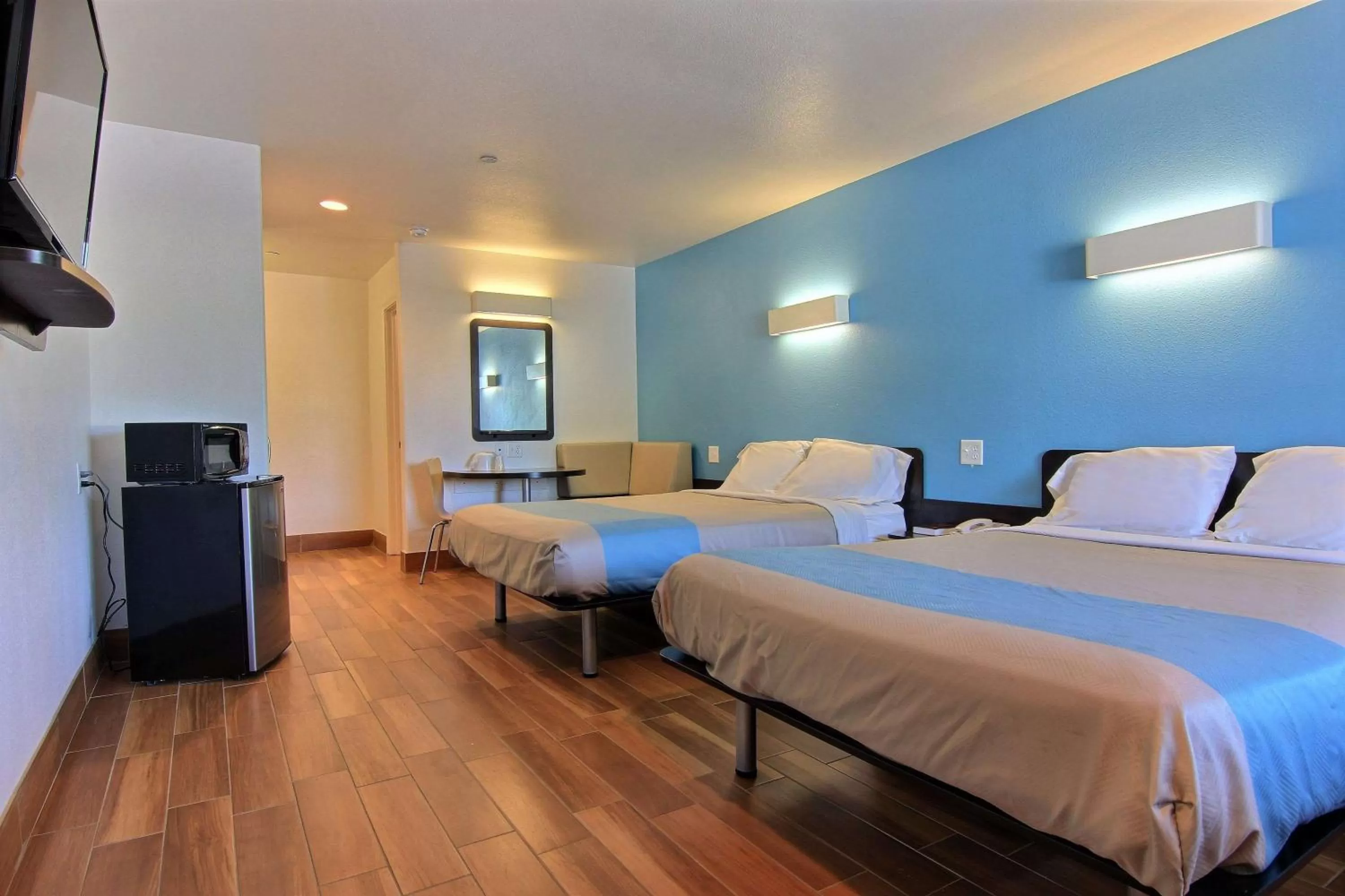 Photo of the whole room, Bed in Motel 6-Rockport, TX