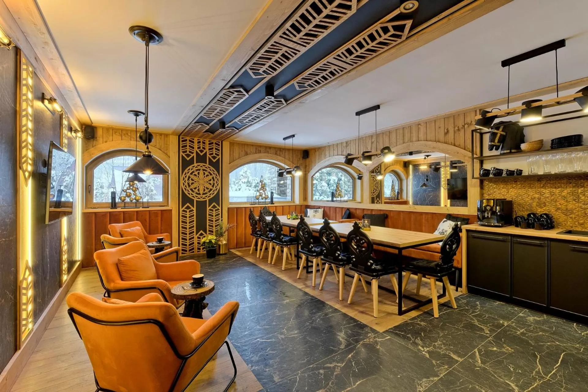 Communal lounge/ TV room in Rezydencja Górska Odkryj Zakopane