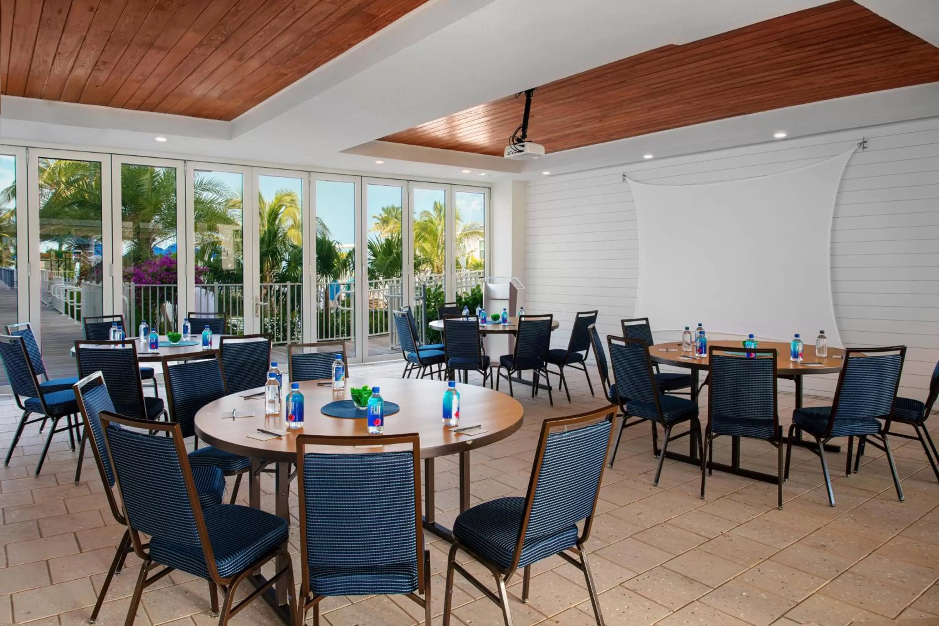 Meeting/conference room in Courtyard by Marriott Faro Blanco Resort