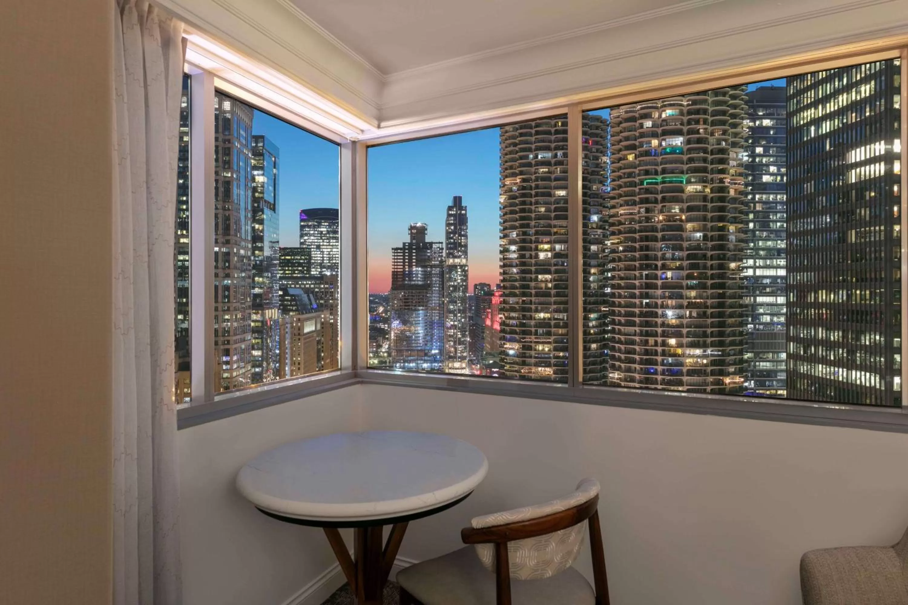 Photo of the whole room in The Royal Sonesta Chicago Downtown