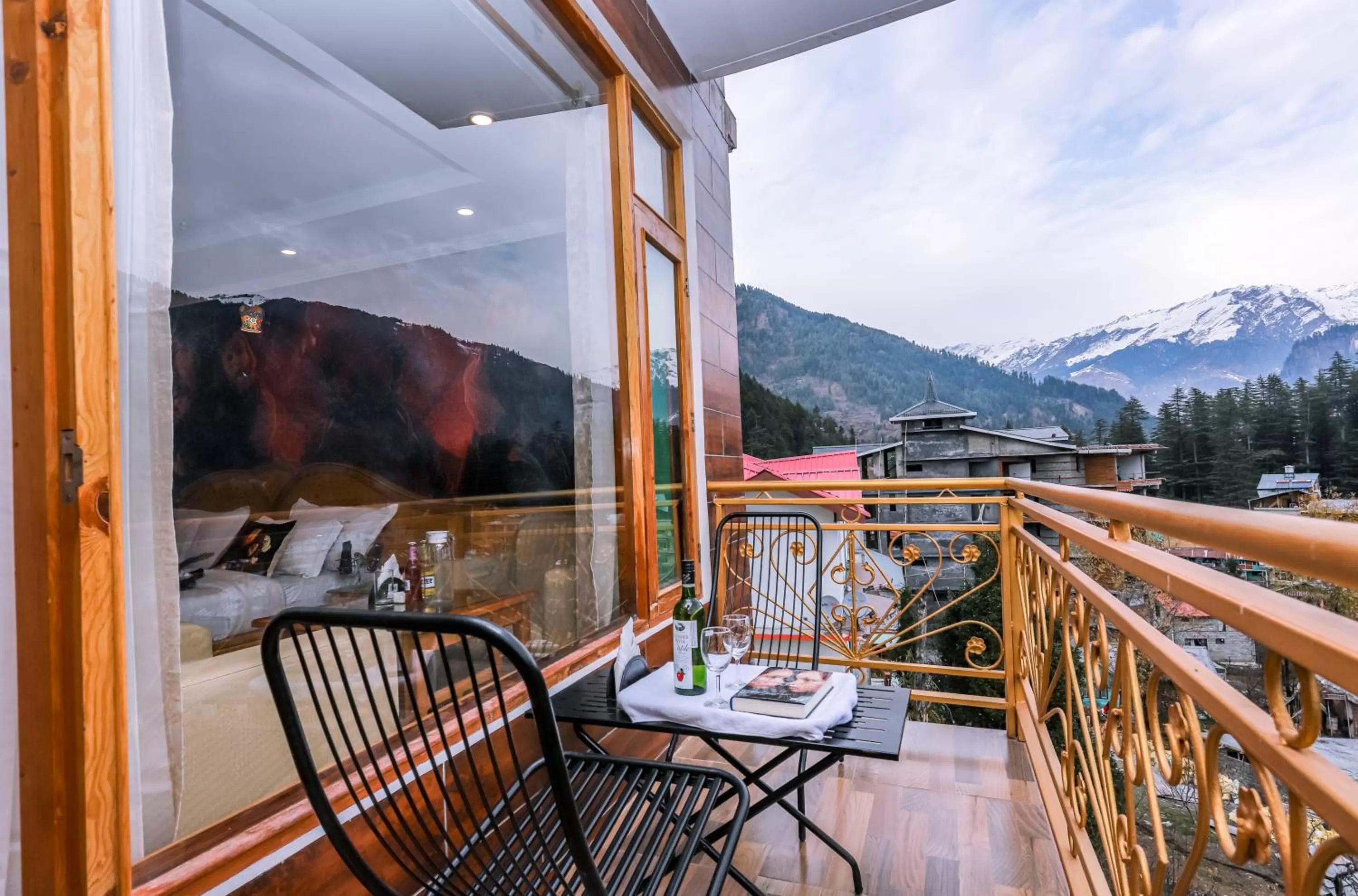 Balcony/Terrace in Hotel Smugglers Mountain View - central heated & air Cooled