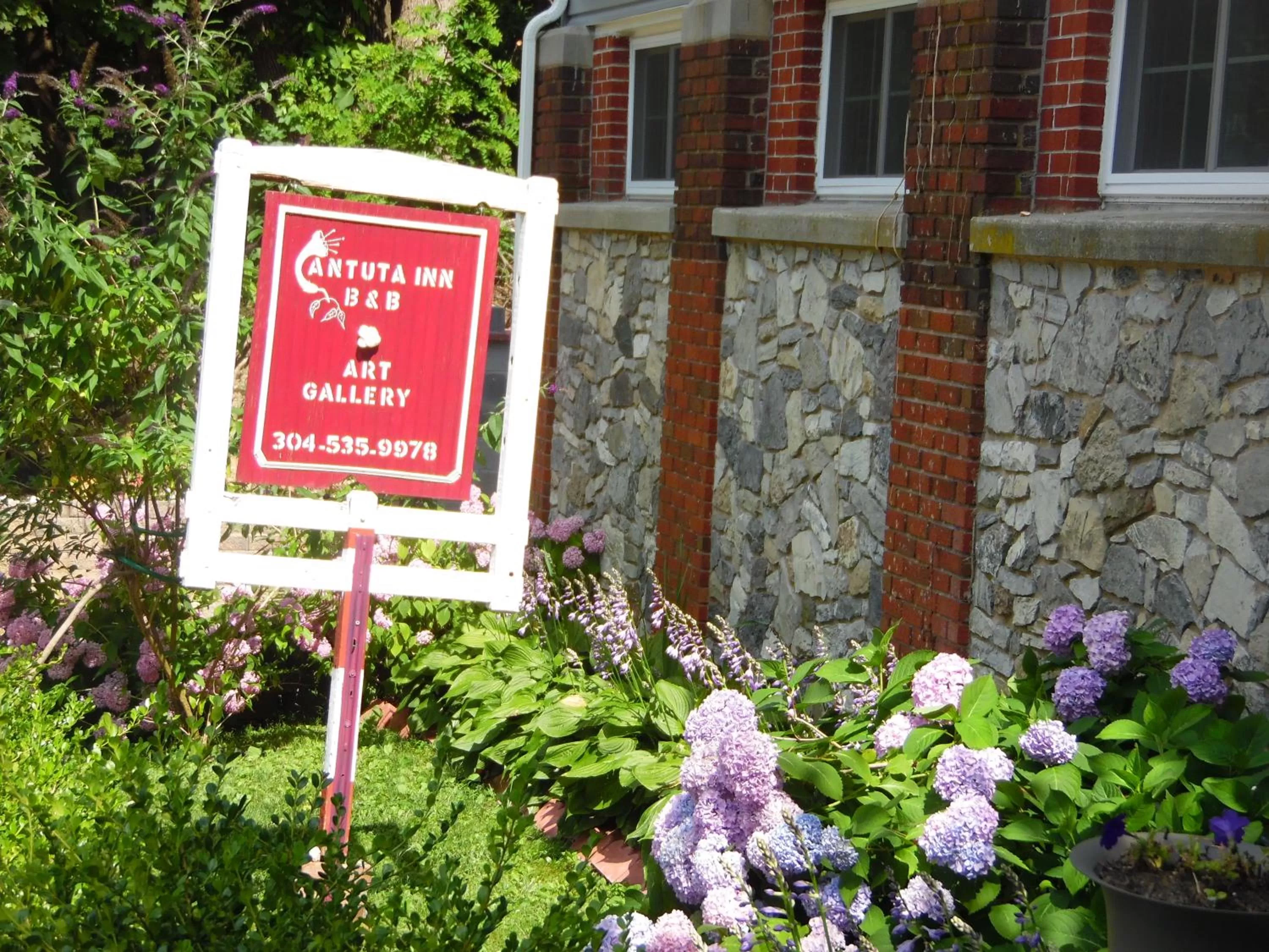 Property building in Cantuta Inn