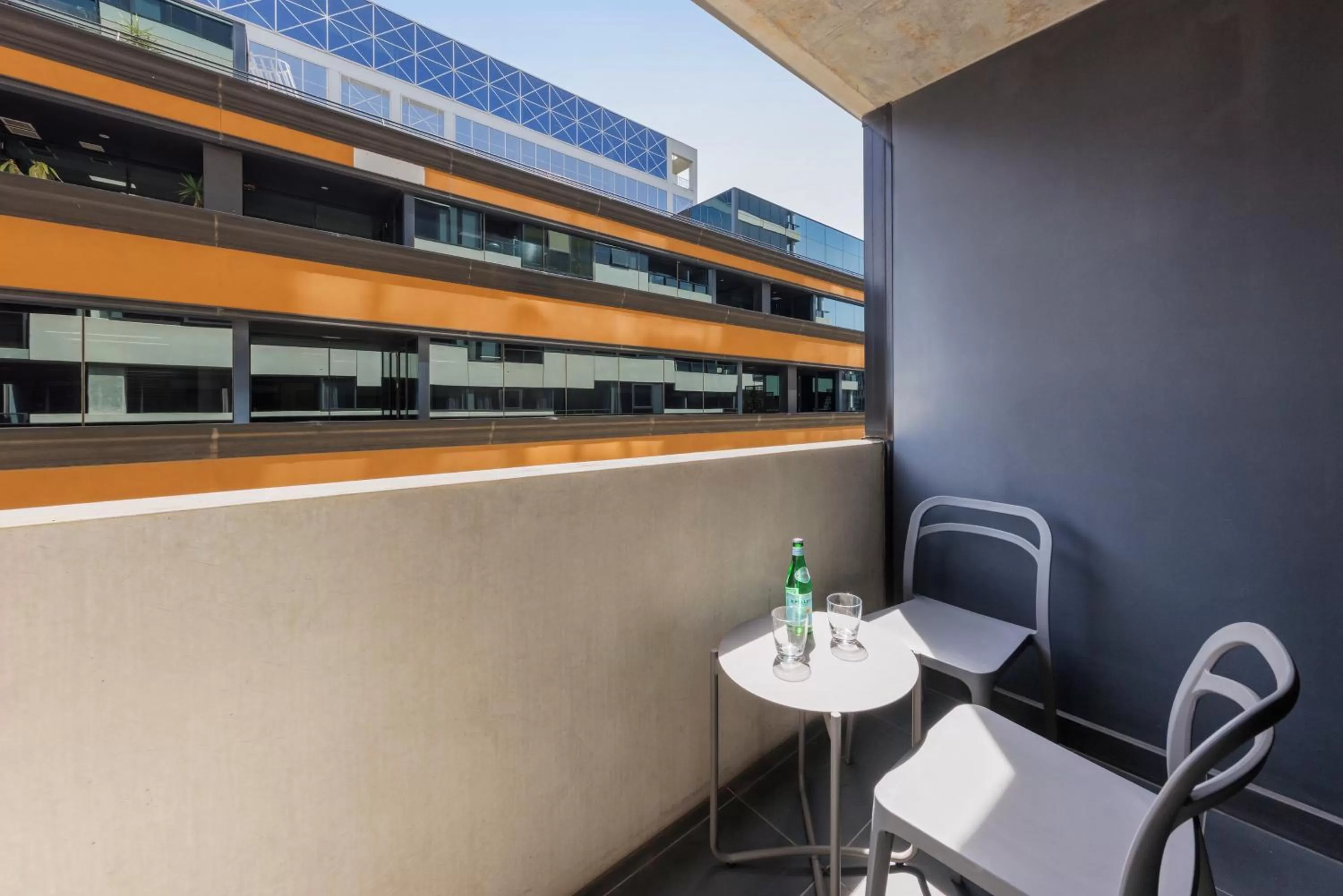 Day, Balcony/Terrace in Mercure Melbourne St Kilda Road