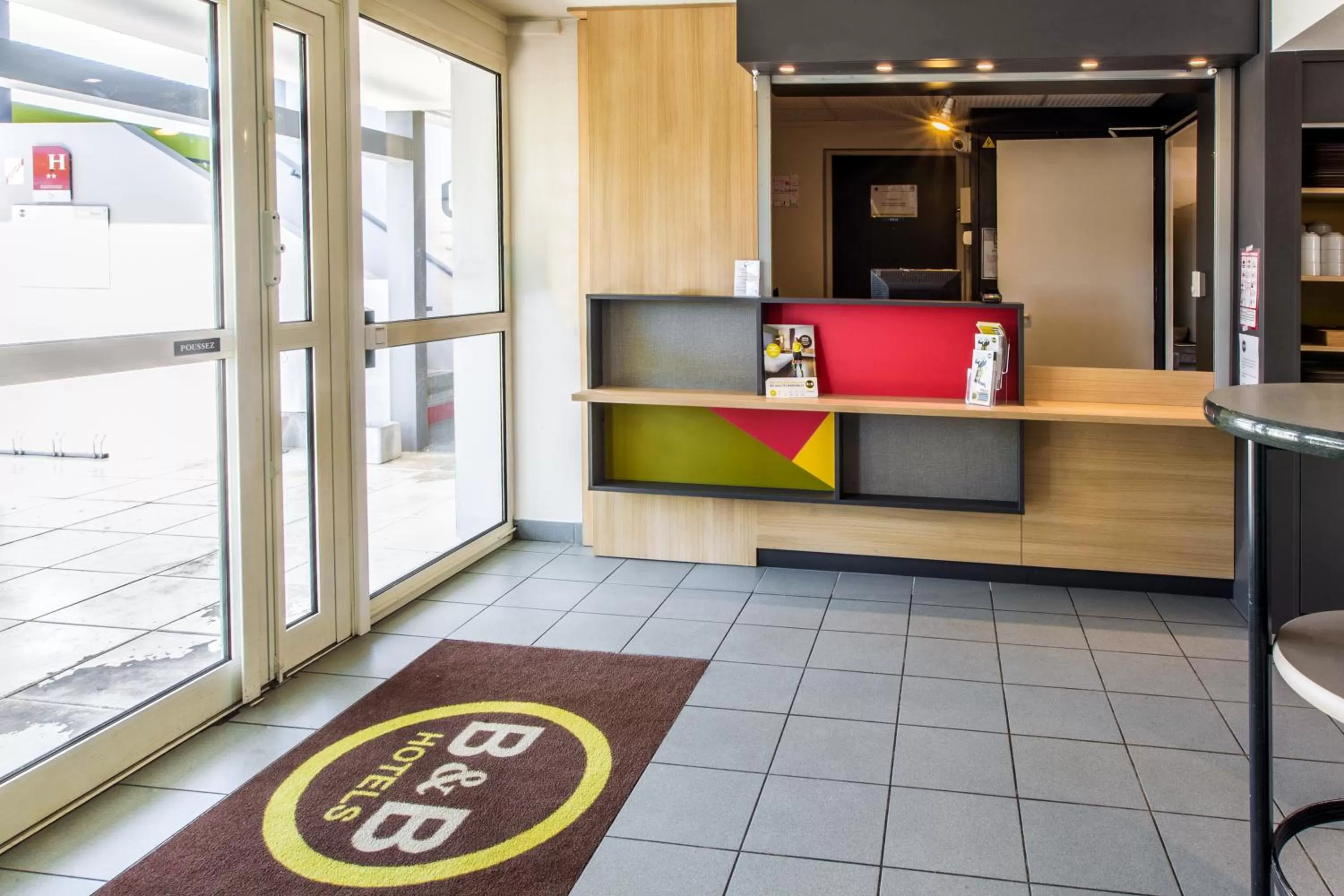 Lobby or reception in B&B HOTEL Troyes Barberey