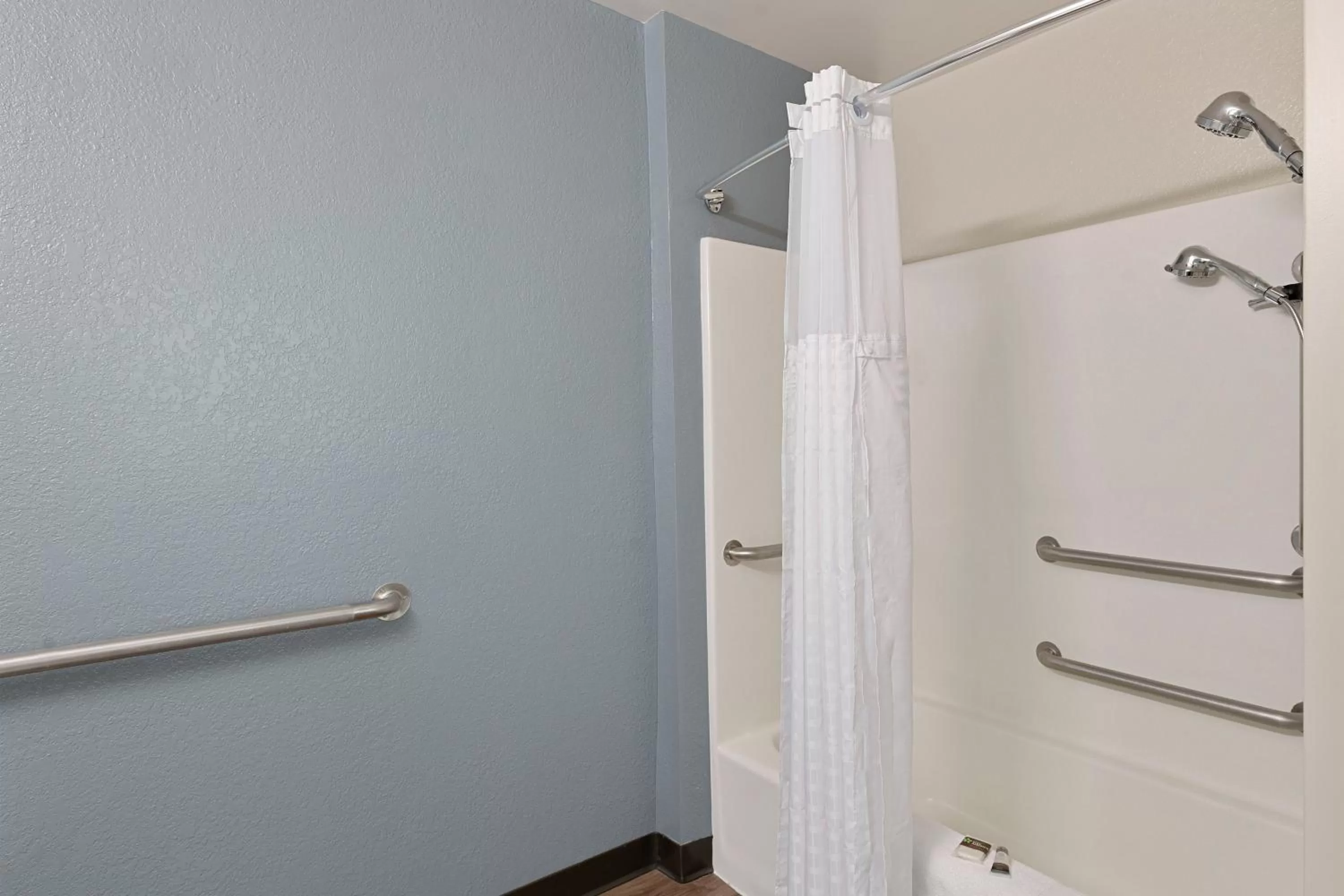 Bathroom in Extended Stay America Select Suites - Charlotte - Tyvola Rd
