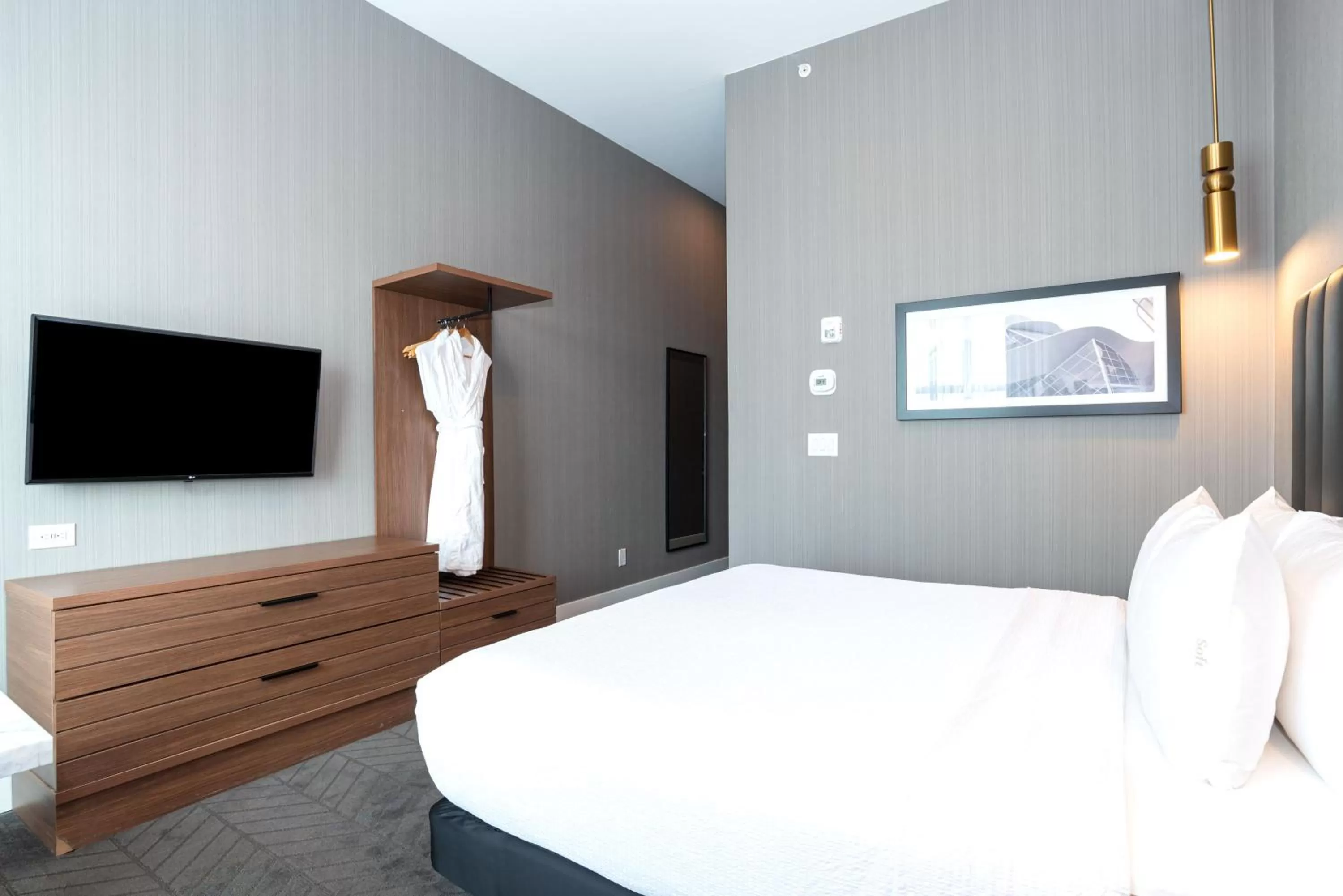 Photo of the whole room, Bed in Sandman Signature Sherwood Park Hotel