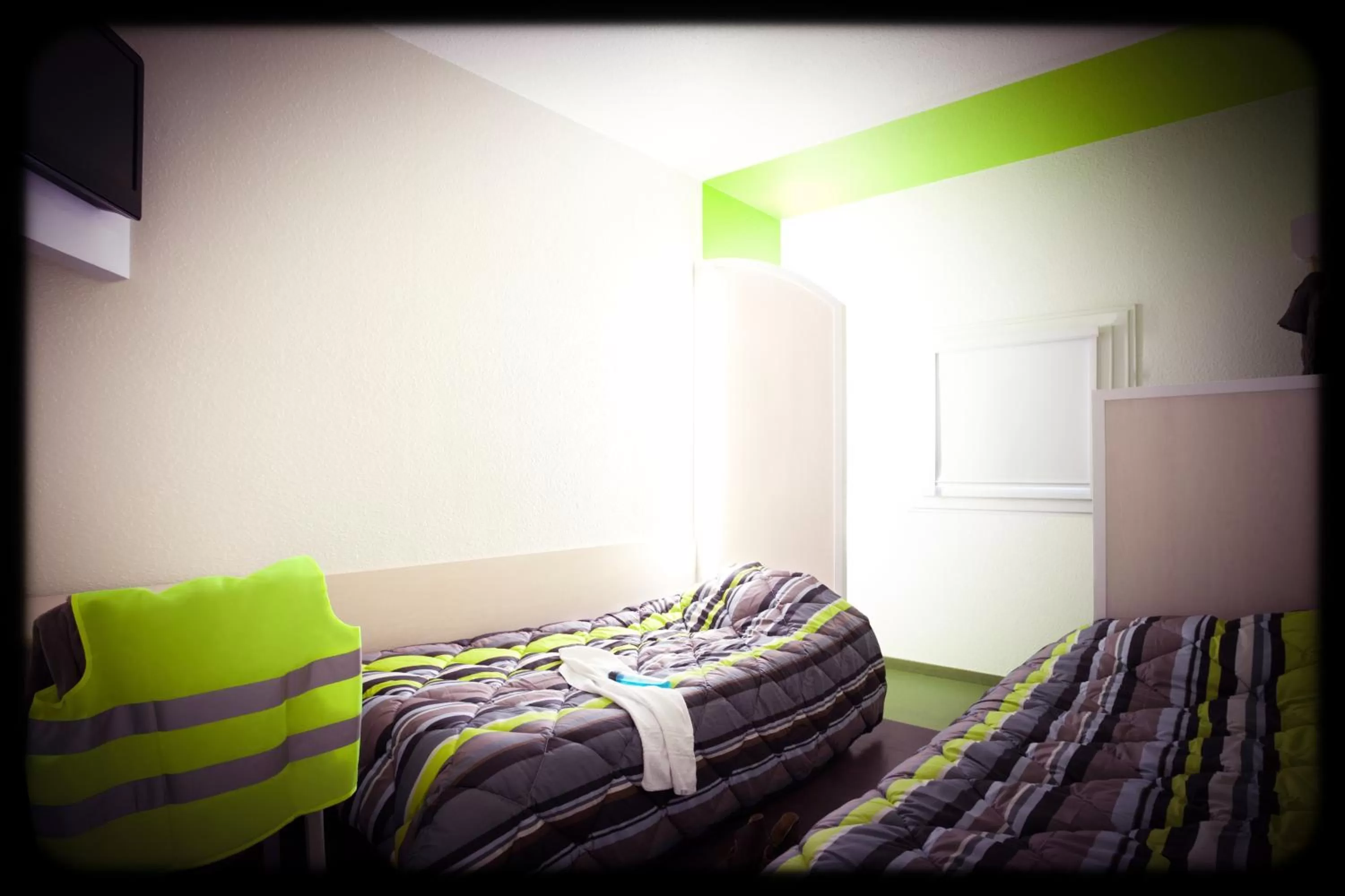 Bed in Unisotel Sens Nord EX F1