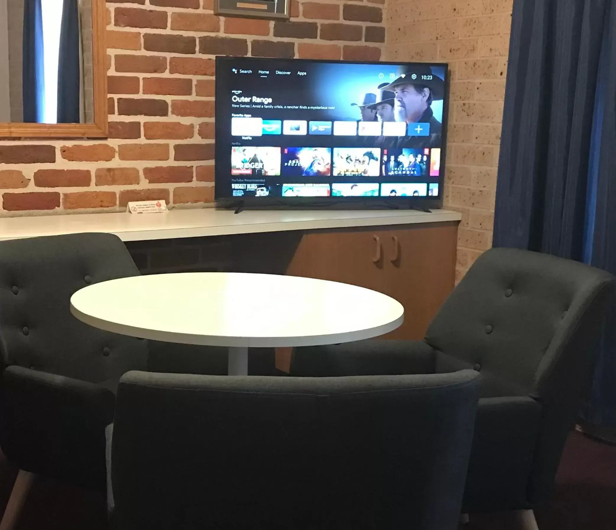 Deluxe Triple Room in Cedar Lodge Motel Deluxe Triple Room in Cedar Lodge Motel