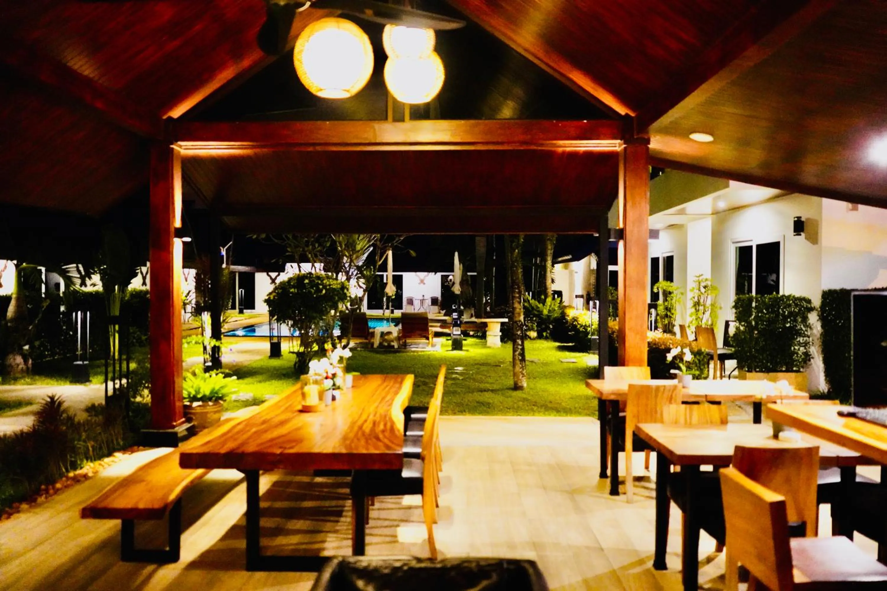 Restaurant/places to eat in Phuket Airport Hotel - SHA Extra Plus